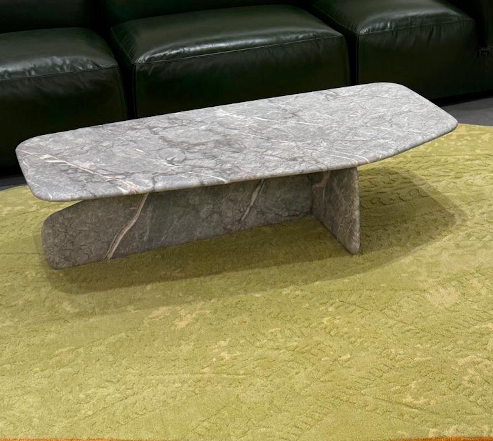 Tacchini Dolmen Marmor Couchtisch von Noé Duchaufour-Lawrance auf LAGER (Italienisch) im Angebot