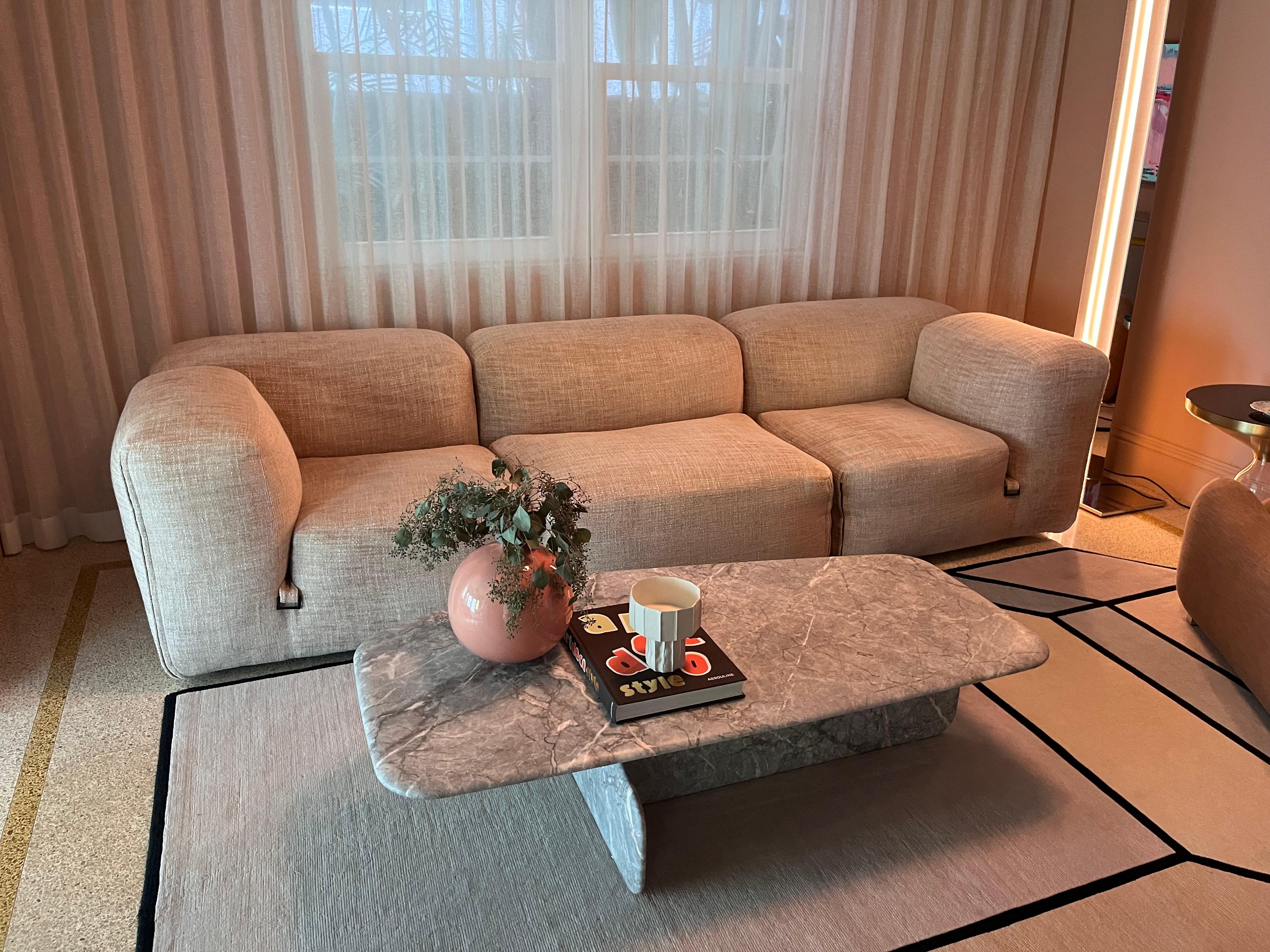 Tacchini Dolmen Marmor Couchtisch von Noé Duchaufour-Lawrance auf LAGER (Italienisch) im Angebot
