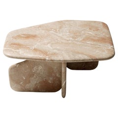 Table basse en marbre Tacchini Dolmen conçue par No Duchaufour-Lawrance