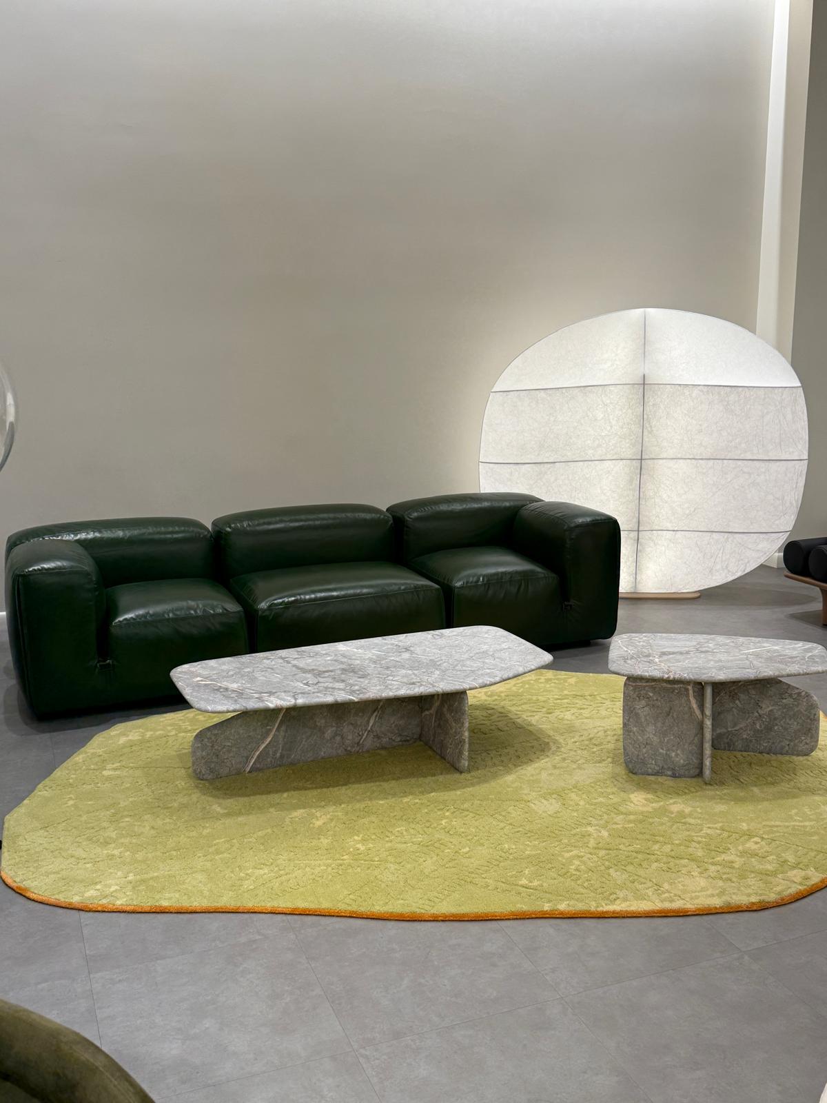 Tavolo in marmo Tacchini Dolmen di Noé Duchaufour-Lawrance in STOCK In condizioni ottime in vendita a New York, NY