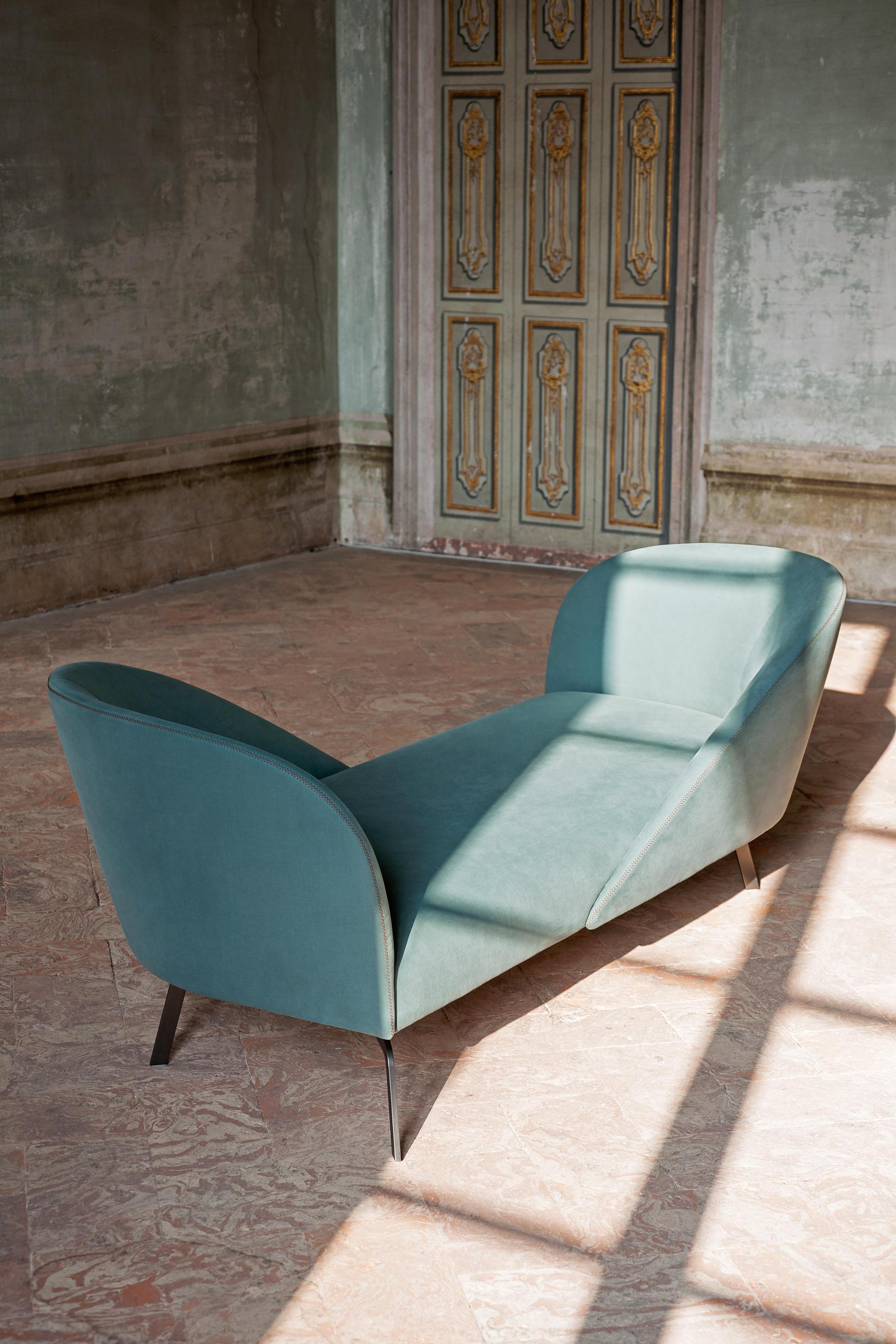 Contemporary Customizable Tacchini Face to Face Sofa designed by Gordon Guillaumier For Sale