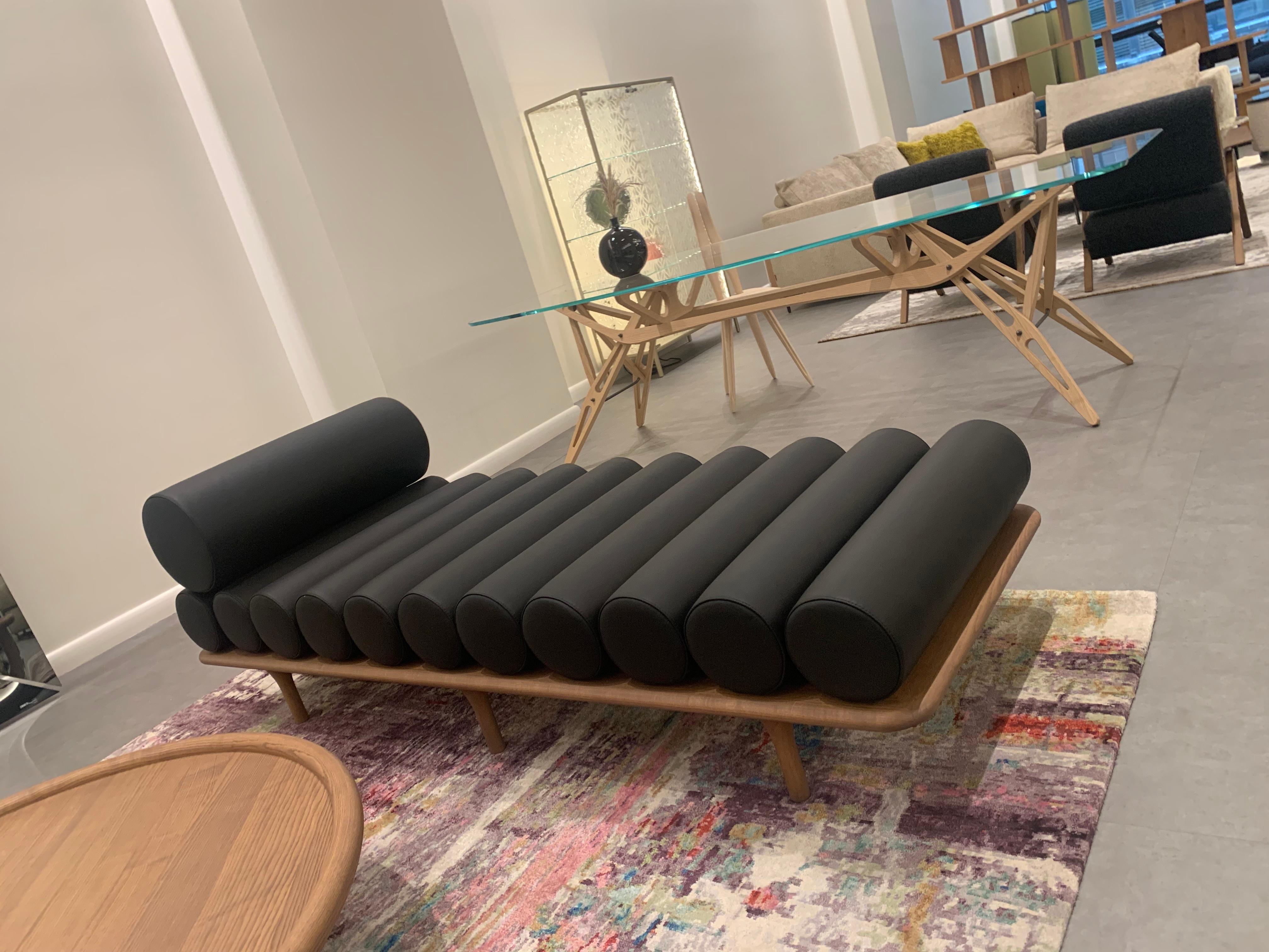 upholstered in:
Art. Pelle Anilina Cat. Pelle Anilla Col. 03
Walnut base
Tacchini is pleased to present you a sneak-peek of the new collection, in collaboration with Studiopepe: Five to Nine, a modern daybed that could turn into waiting seat,