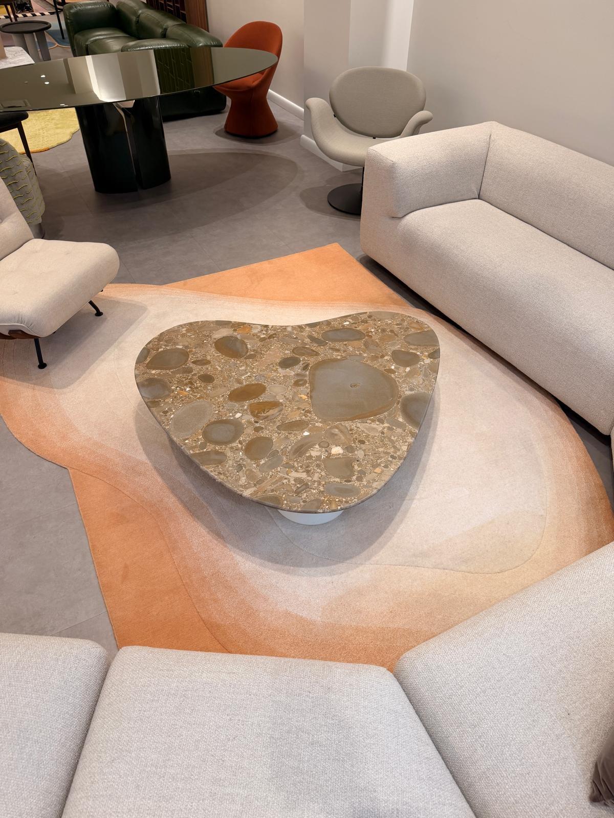 MARBLE TOP BRUSHED MATT CEPPO APPIA
ANTICA (T212)
BASE WHITE LACQUERED CEMENT GLOSSY (T198)

Gian & Pan are a family of low tables inspired by the iconic windows of the Lina Bo Bardi building — SESC Pompeia. The tables explore contrasts in materials