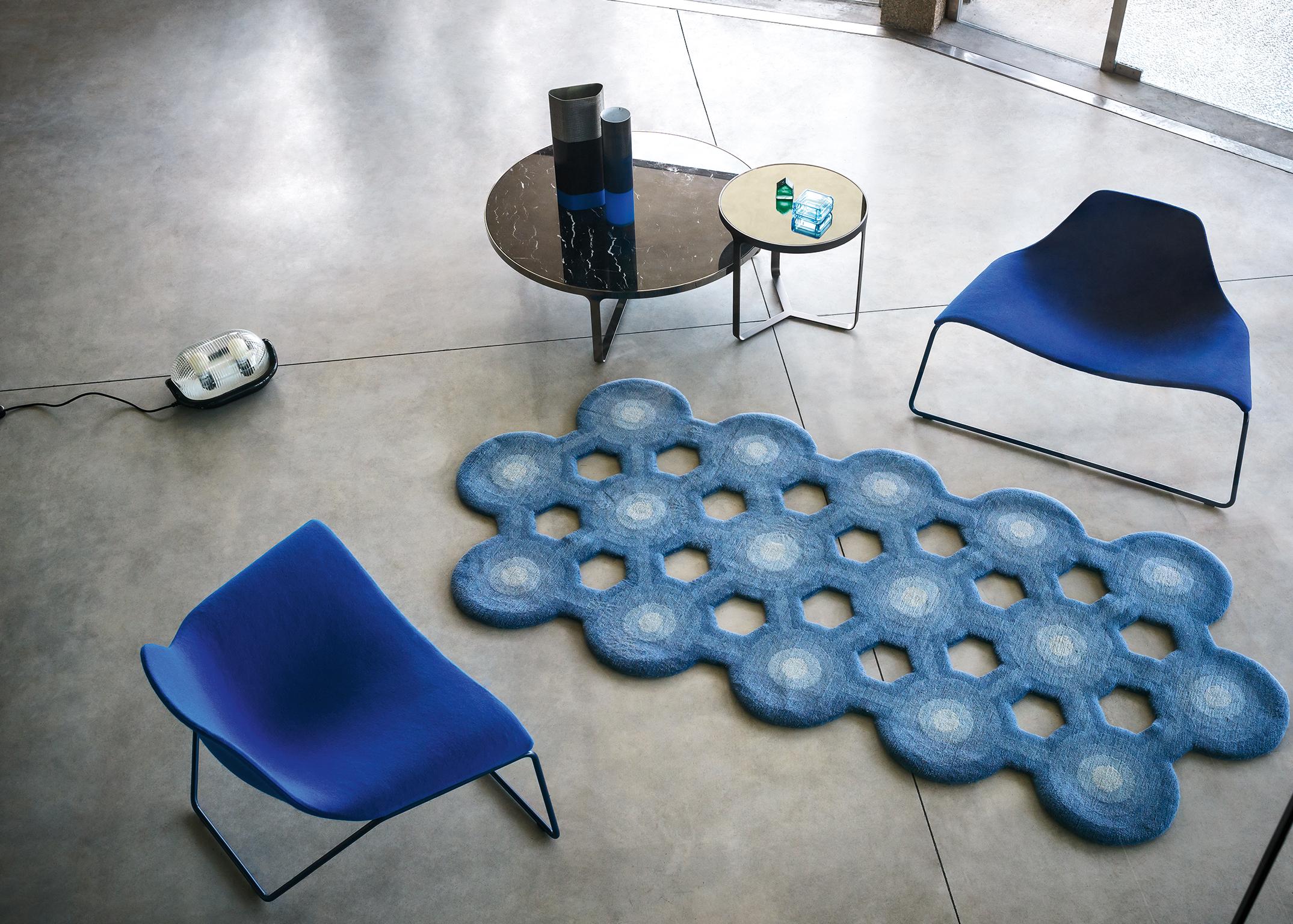 The inspiration for Glide came from observing nature, the constant, flowing transformation from one state to another, like snow melting in springtime. The light metal base supports a broad, slender seat made in comfortable variable-density