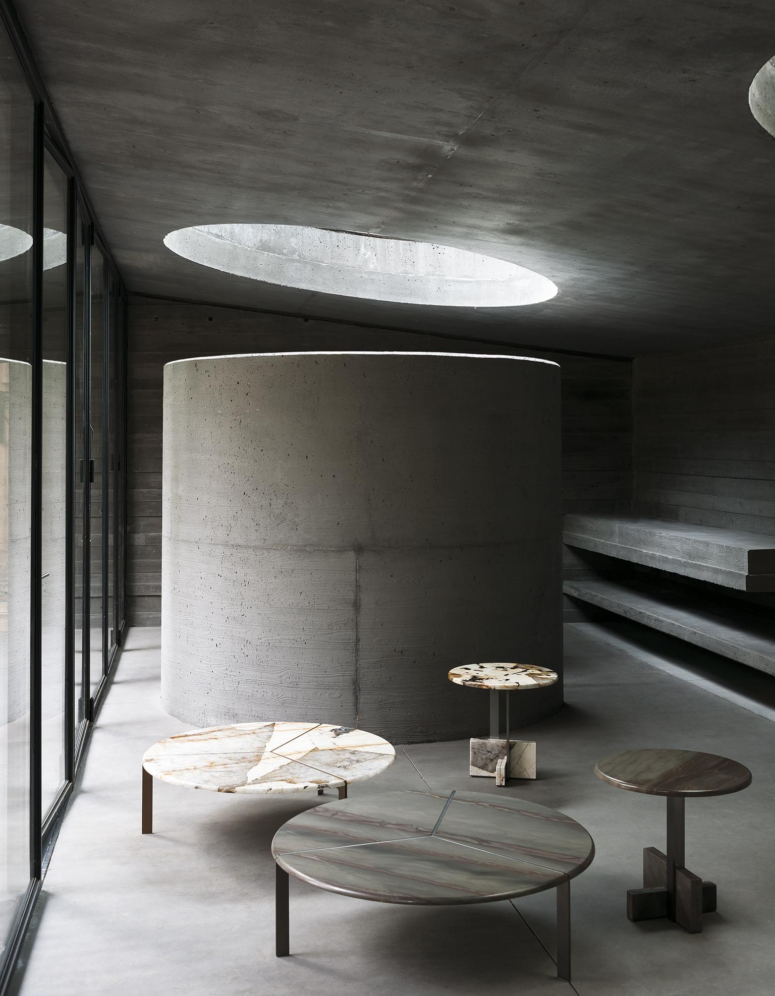 The softness of Brazilian furniture design between the 40s and 60s in the modernist architecture of Niemeyer, Costa, Vilanova Artigas and Bo Bardi provides the inspiration for the new collection of Joaquim tables by Bonaguro for Tacchini. In