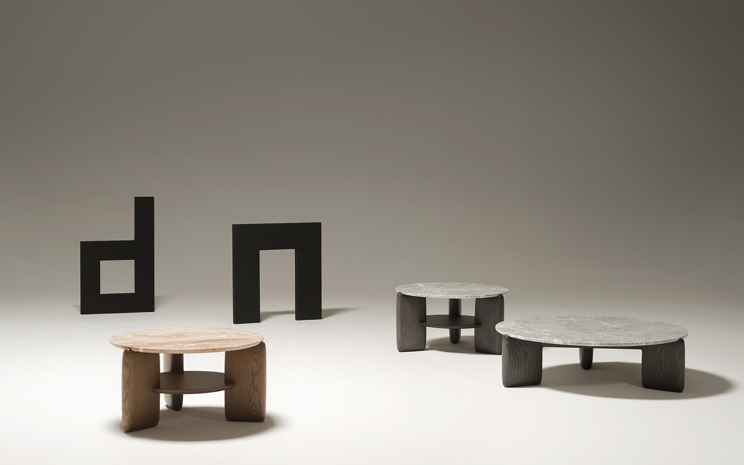 italien Table Tacchini Kanji en marbre et bois conçue par Monica Frster en vente