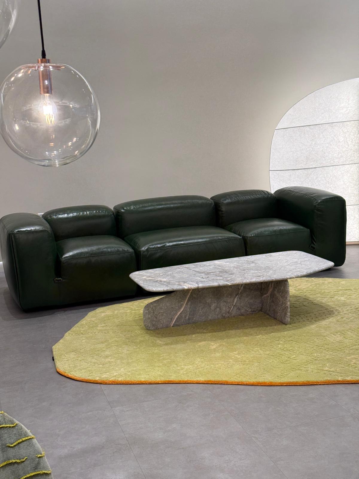 Tacchini Le Mura Leder-Sofa  von Mario Bellini in STOCK im Zustand „Hervorragend“ im Angebot in New York, NY
