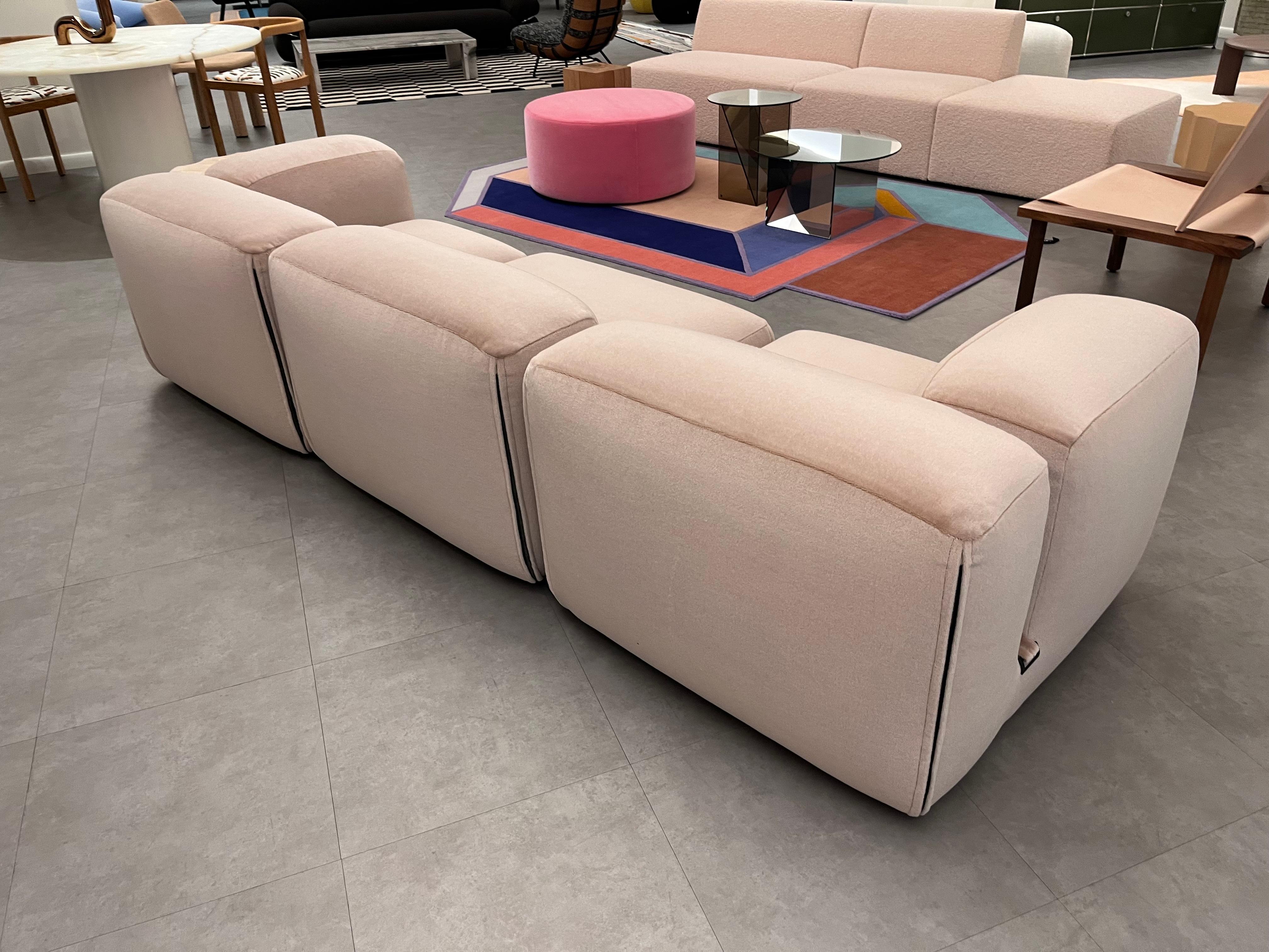  Tacchini Le Mura Modular Sofa by Mario Bellini in STOCK In Excellent Condition For Sale In New York, NY