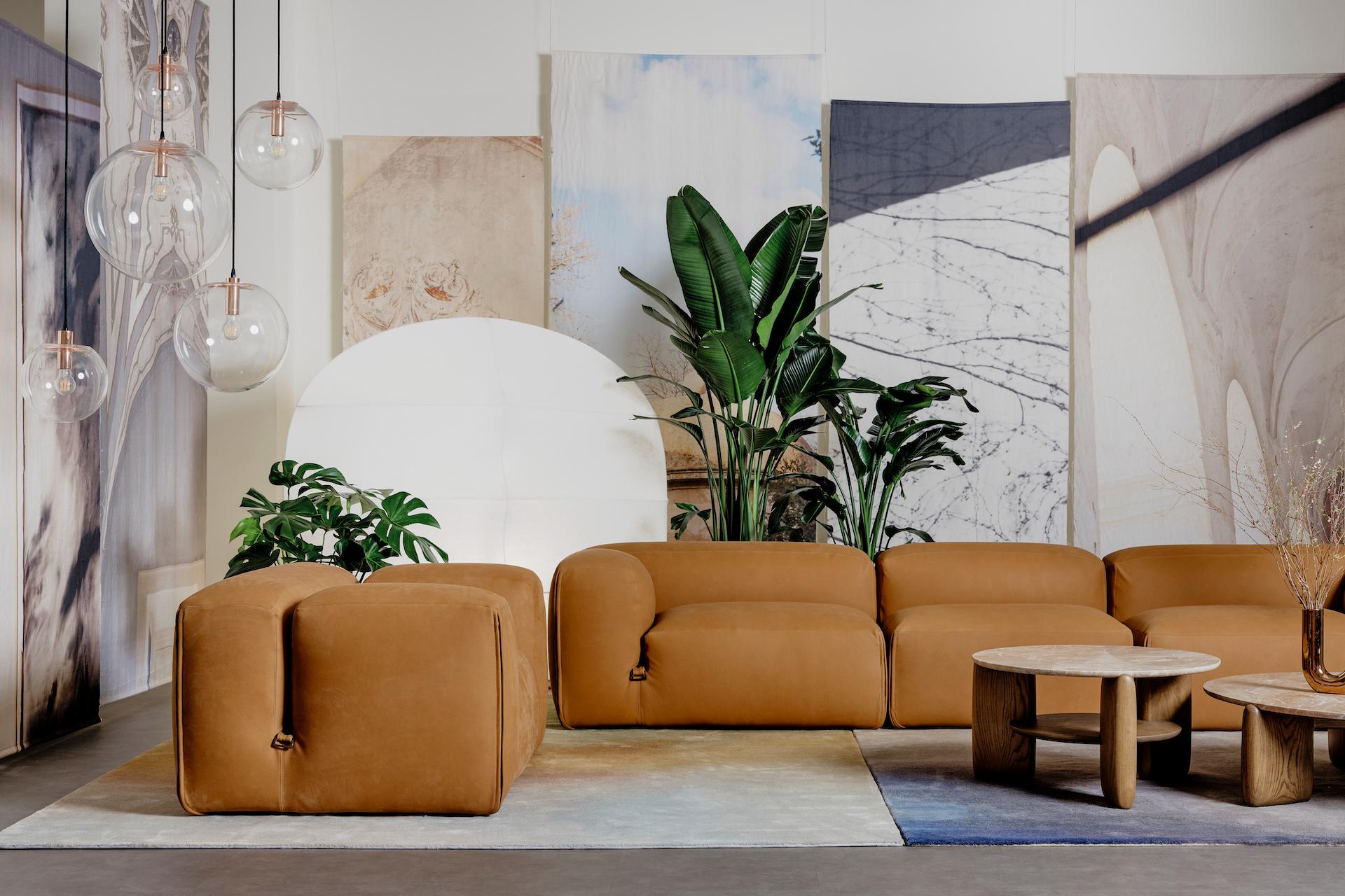Tacchini Le Mura Leather Sofa Designed by Mario Bellini in STOCK In Excellent Condition In New York, NY
