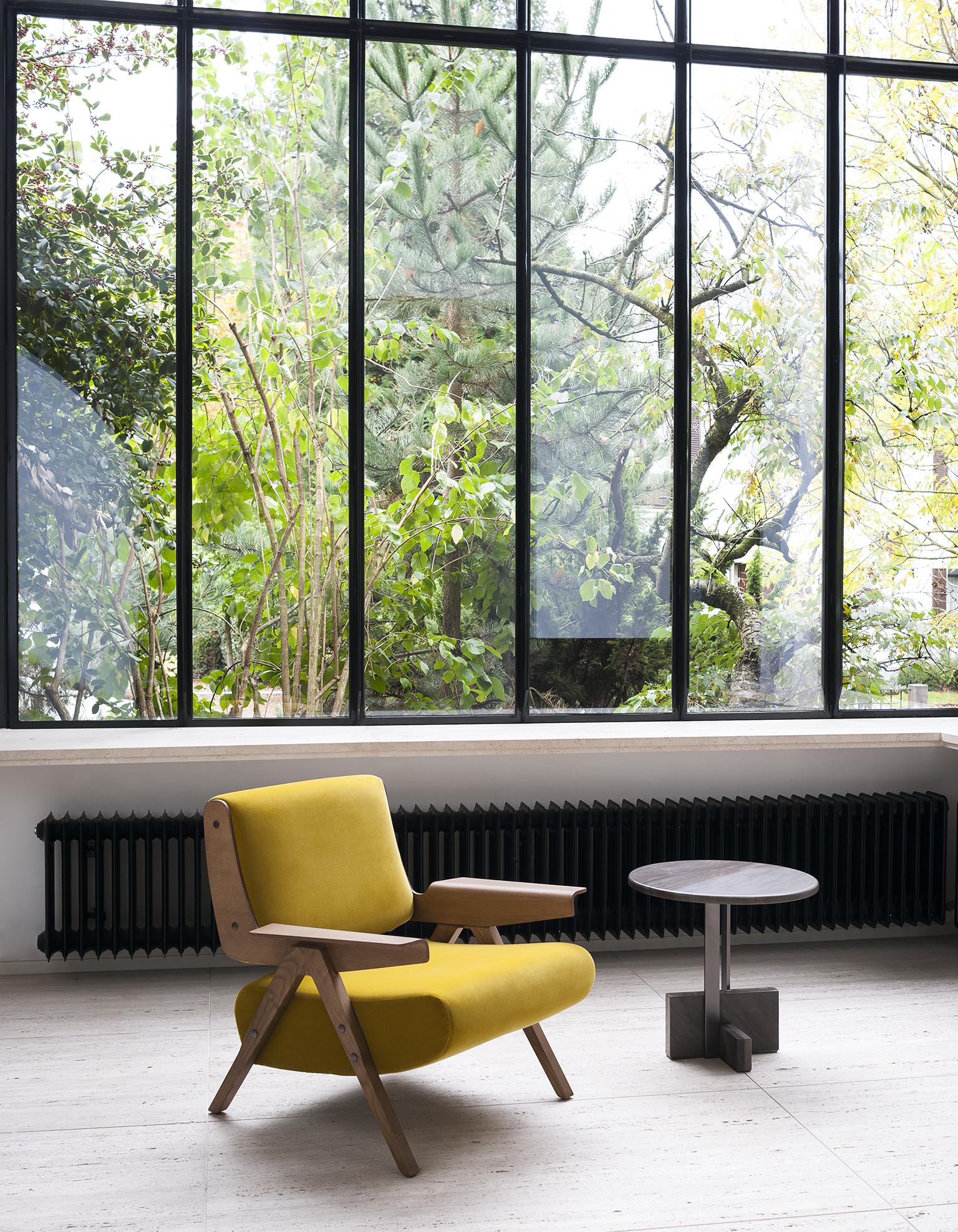 Moderne Fauteuil Tacchini Lina en tissu Calantha moutarde de Gianfranco Frattini