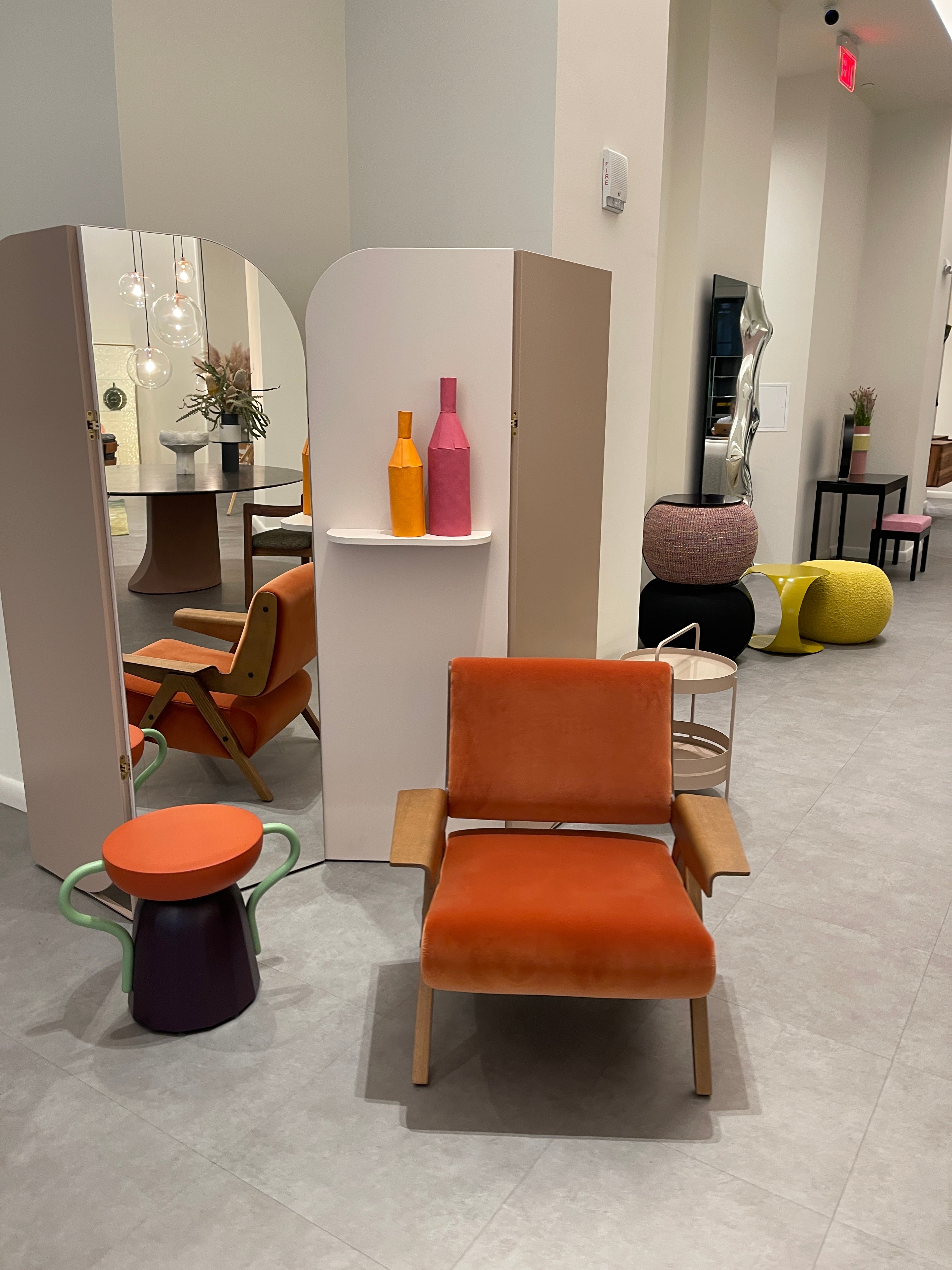 upholstered in Lamium cat lusso. color 10
Frame walnut

Lina is a re-edition of one of the earliest projects designed by Gianfranco Frattini, one of the great masters of Italian design. Nominated in 1955 for the Compasso d’oro, the armchair