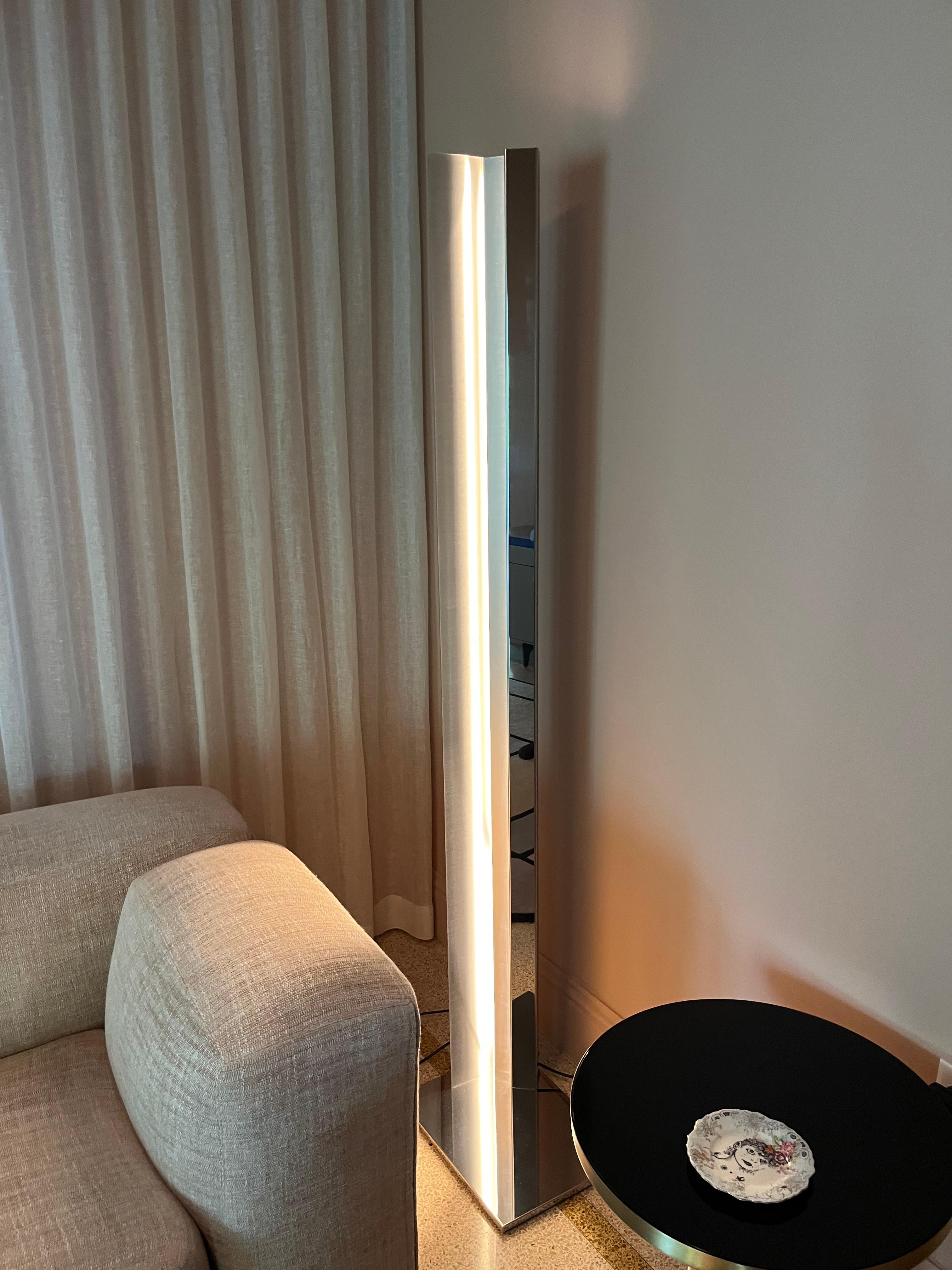 Tacchini Mano Cromo pulido Lámpara de pie de Umberto Bellardi Ricci en STOCK en venta 2