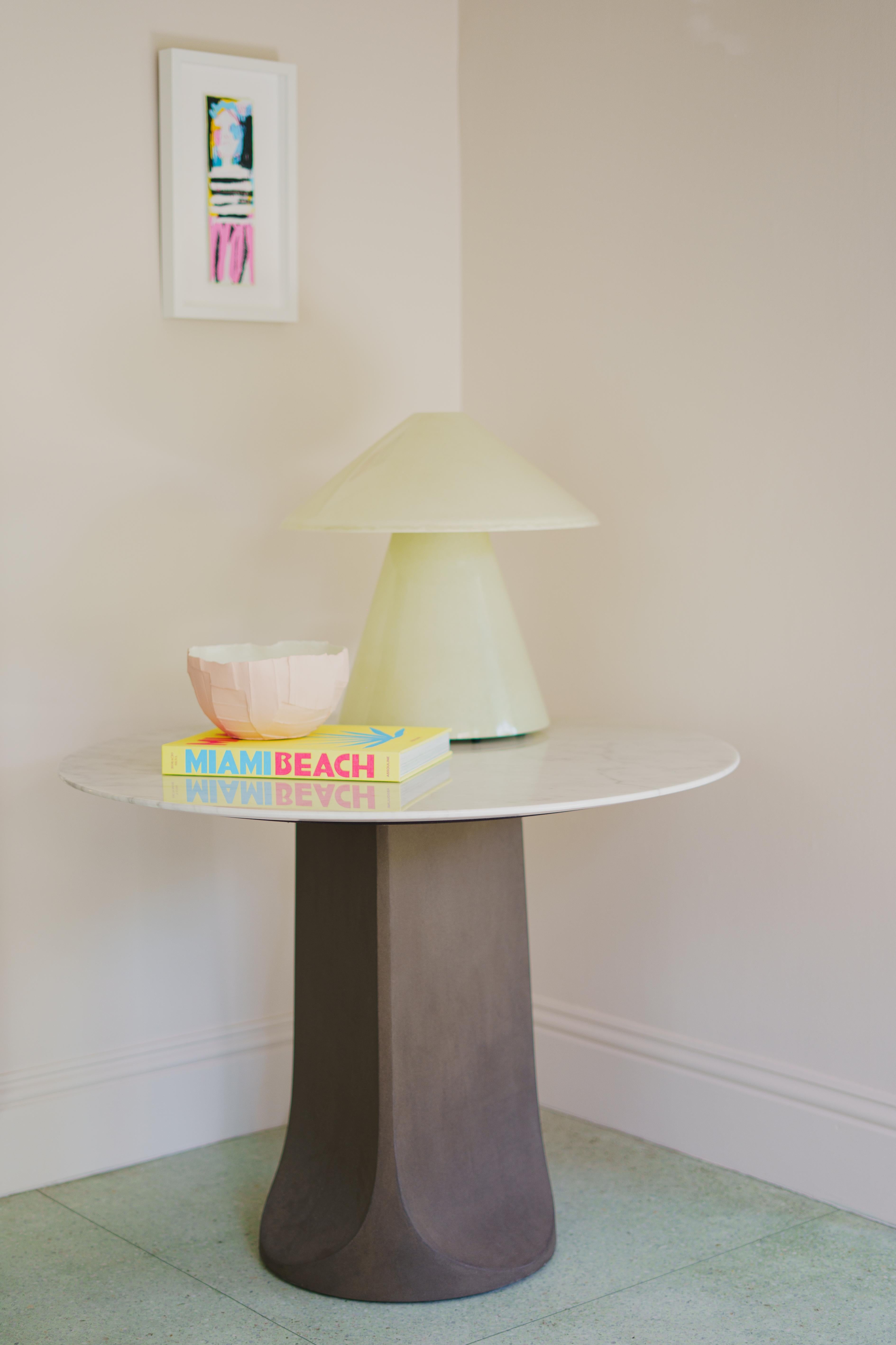 A totem that transforms any room into a temple of conviviality. With Togrul, designer Gordon Guillaumier goes beyond the limits of matter to create a table suitable for homes and contract spaces alike. Available in different sizes, the bases in