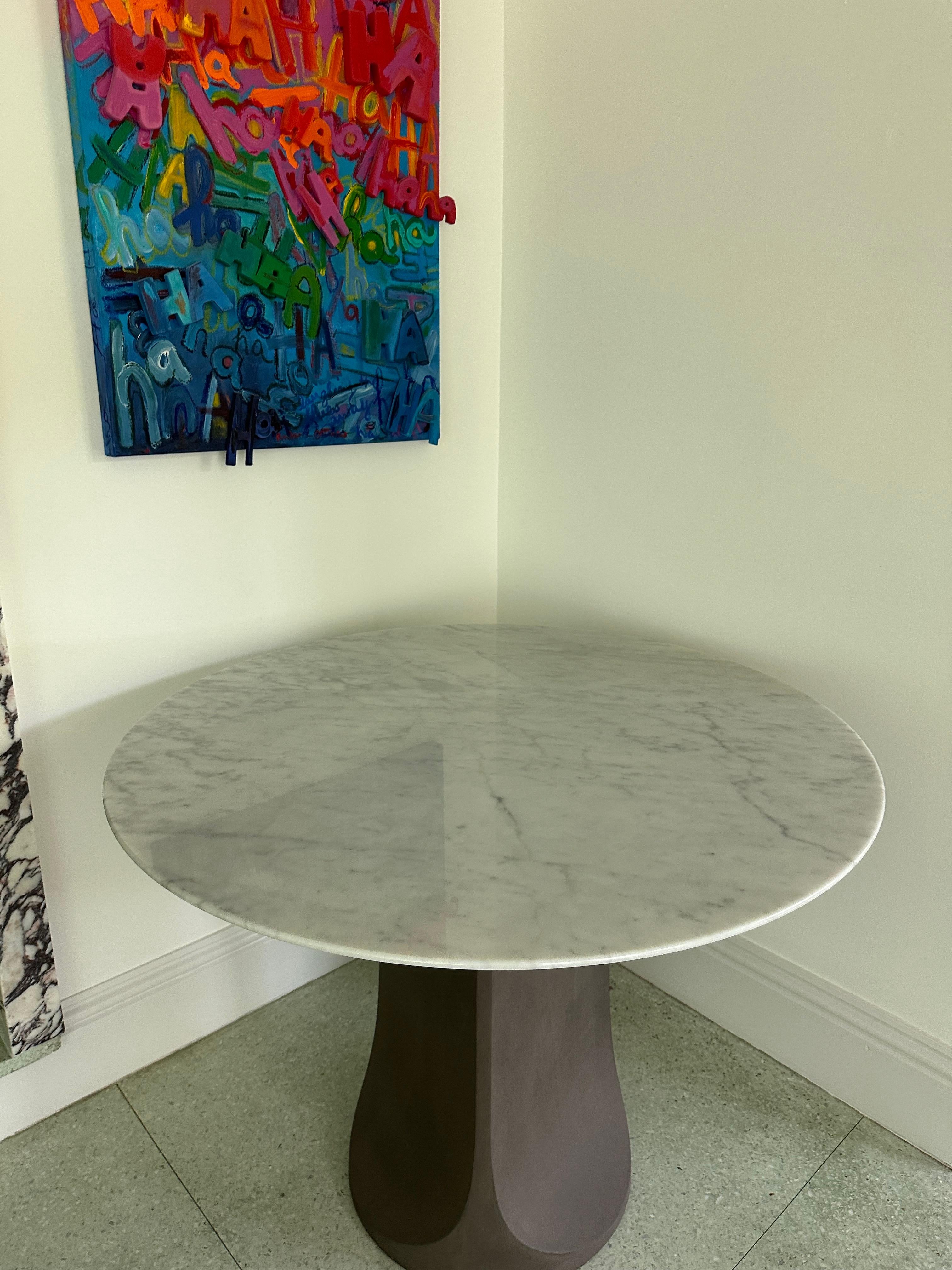 XXIe siècle et contemporain Table Togrul de Gordon Guillaumier avec plateau en marbre Tacchini, EN STOCK en vente