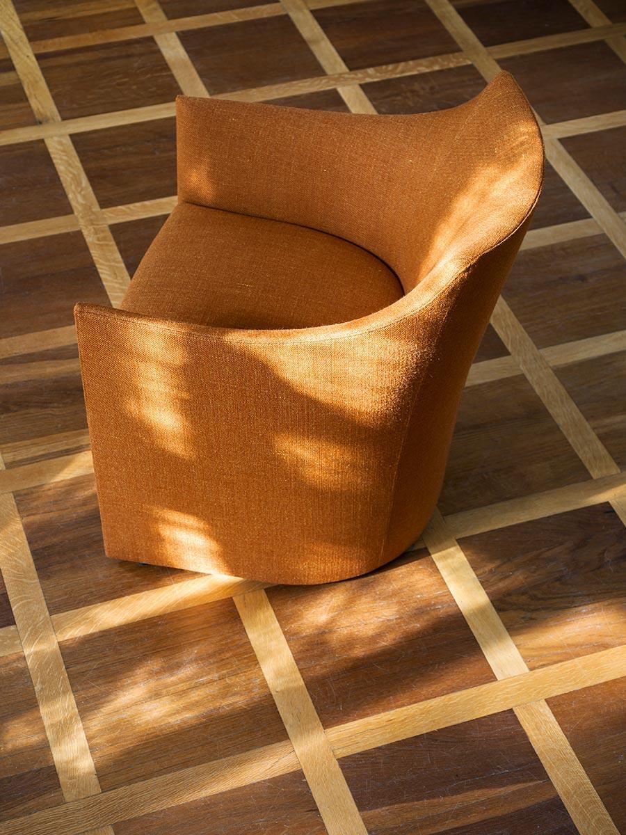 Cuir Ensemble de deux fauteuils Tacchini personnalisables Mayfair conçus par Christophe Pillet en vente