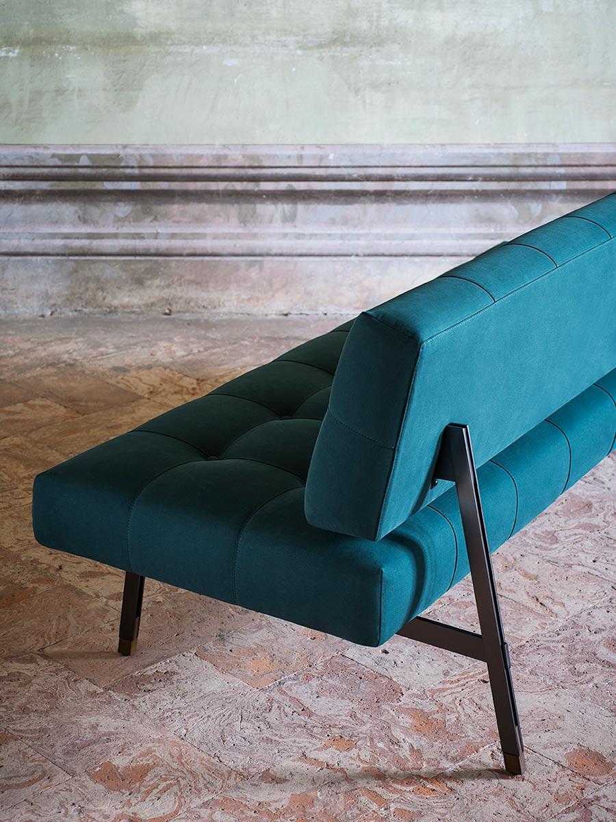 Customizable Tacchini Oliver Sofa by Gianfranco Frattini For Sale 1
