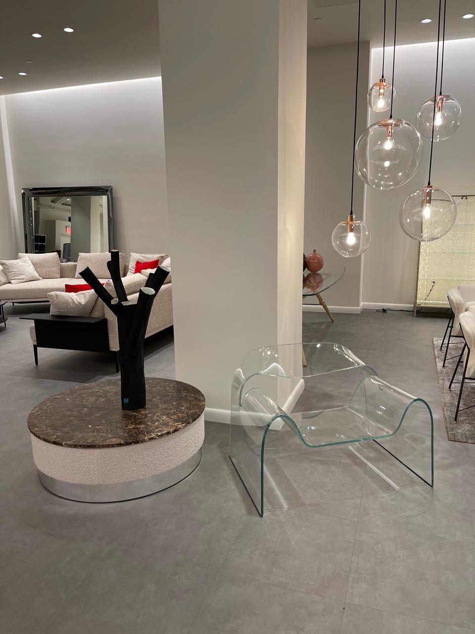 PASTILLES TABLE **Showroom Sample**
100cm BASE 
Matt Champagne Gold TOP 
T29 Shiny White Carrara 
Dedar - Naked Peach 1055/144
The new project with Studiopepe is a collaboration with designers Arianna Lelli Mami and Chiara Di Pinto, the creative