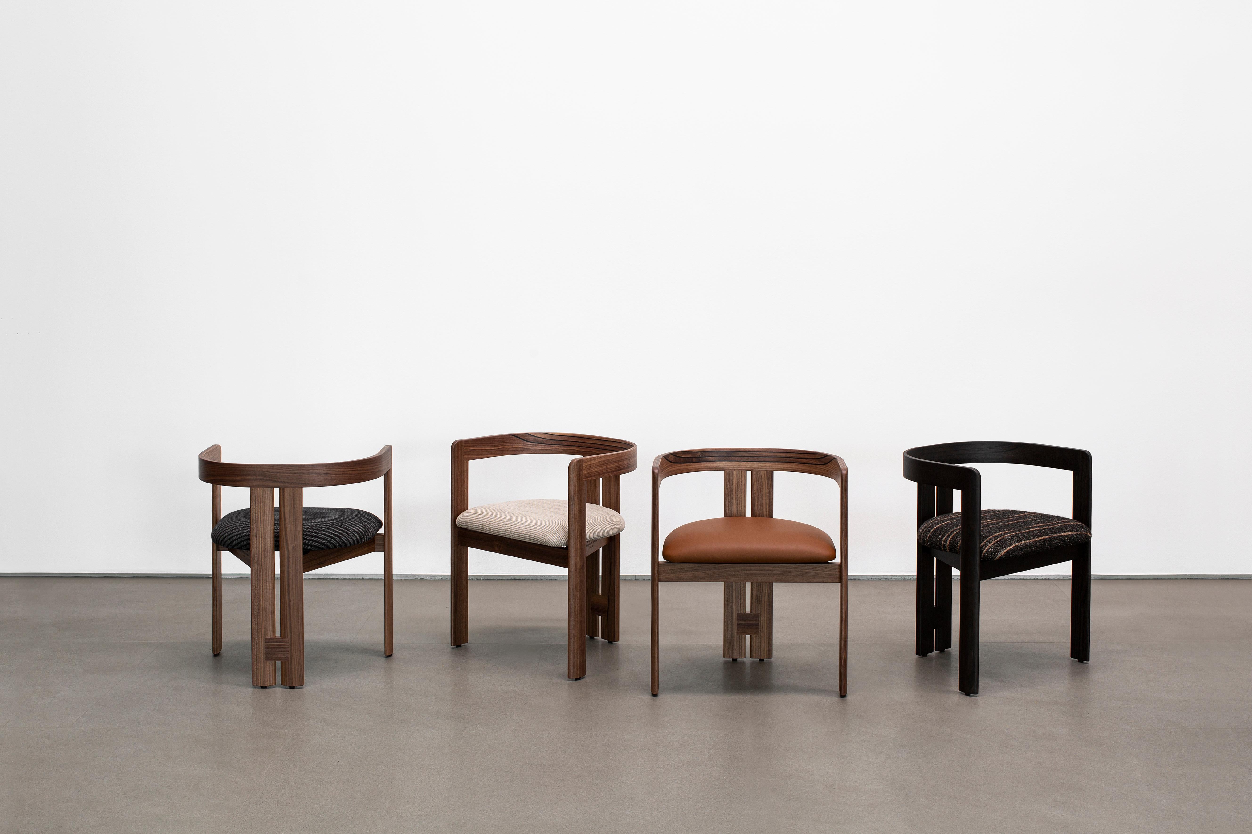 La chaise Pigreco est le premier produit conçu par Tobia Scarpa, imaginé en 1959 comme projet de fin d'études d'architecture à l'université de Venise. La chaise est le résultat des premières intuitions de jeunesse du designer. Il voulait créer un