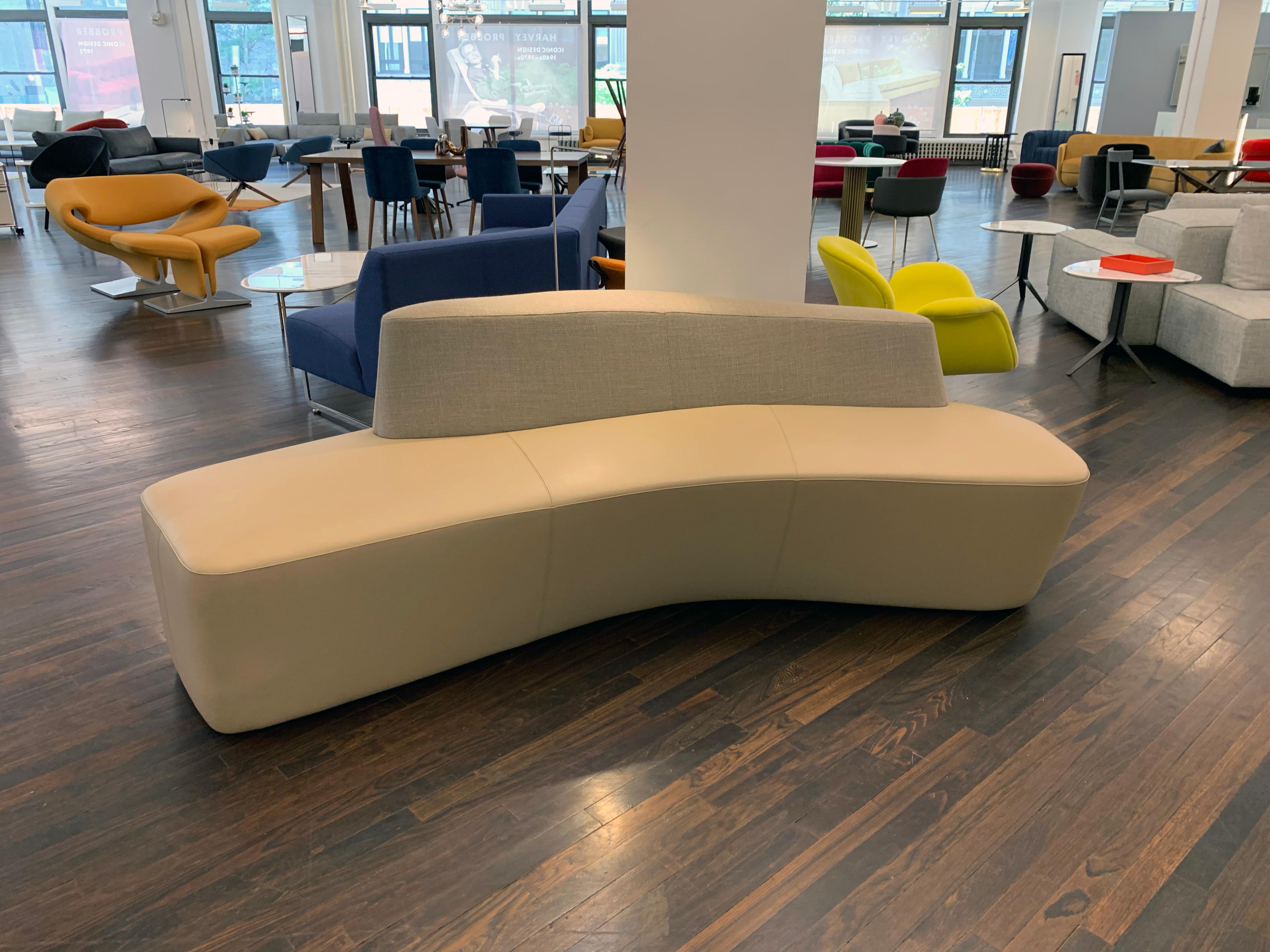 Designed by PearsonLloyd
Tacchini Polar sofa
Polar is a seating system inspired by the icebergs of the northern seas. Its components all feature solid volumes and oblique lines. Versatile, cosy and aesthetically striking,
Seat upholstered in