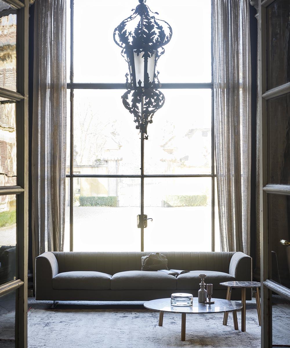 XXIe siècle et contemporain Tacchini matelassé élégant canapé personnalisable conçu par Pearson Lloyd en vente