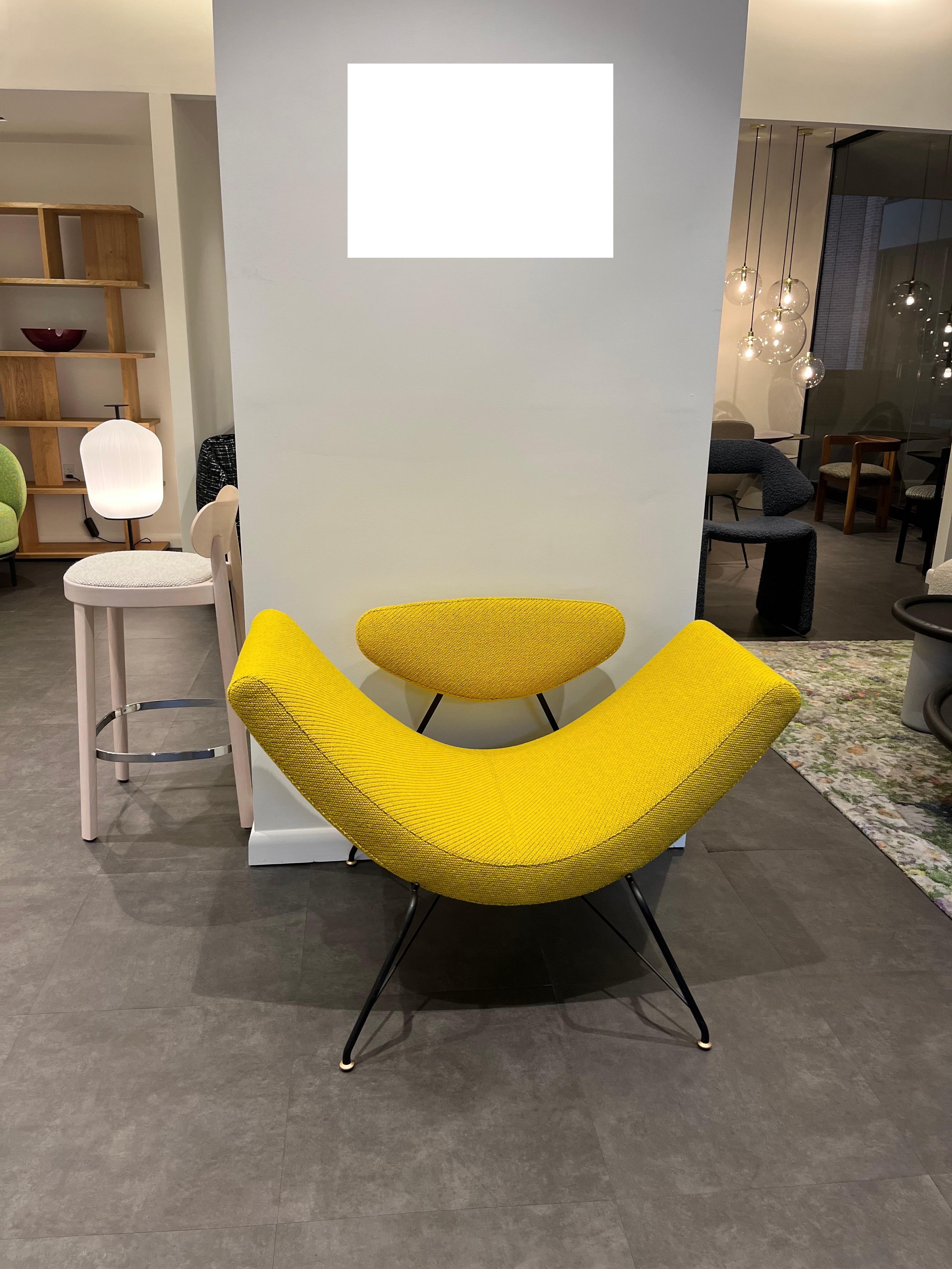 Tacchini Reversível Lounge Chair Design by Martin Eisler in STOCK Excellent état à New York, NY