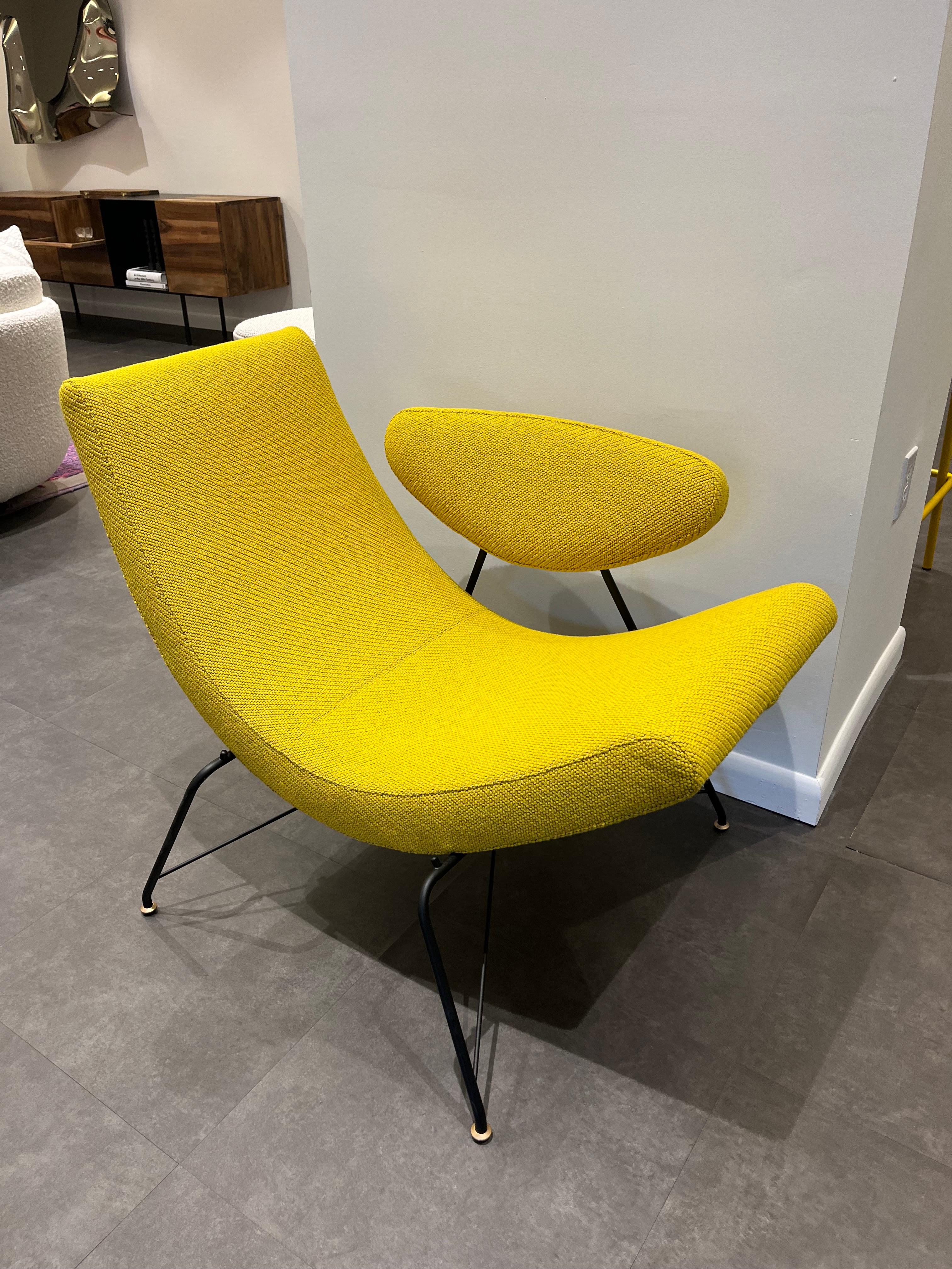 XXIe siècle et contemporain Tacchini Reversível Lounge Chair Design by Martin Eisler in STOCK