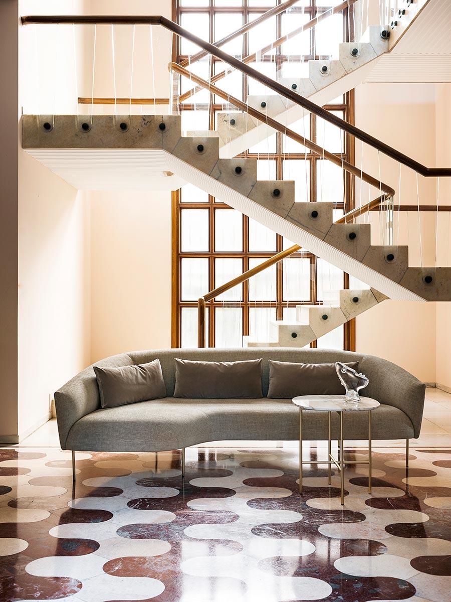 Maßgefertigtes Tacchini Roma-Sofa, entworfen von Jonas Wagell (21. Jahrhundert und zeitgenössisch) im Angebot