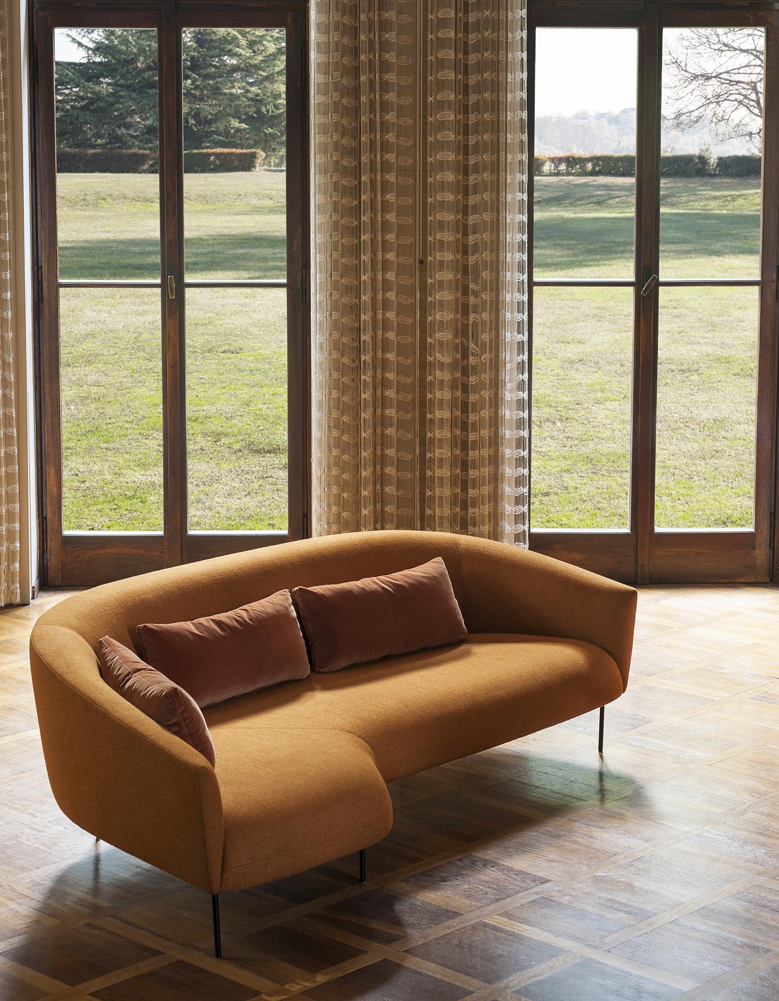 XXIe siècle et contemporain Chaise-Longue Roma à trois places Tacchini en tissu orange de Jonas Wagell