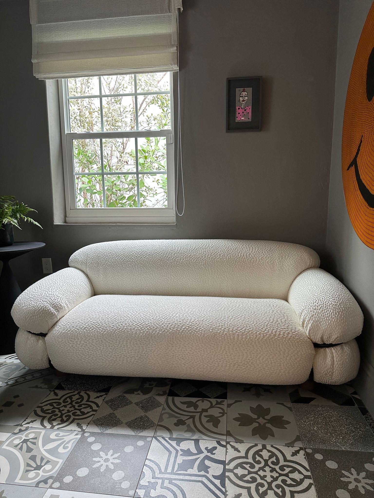 Tacchini Sesann Sofa by Gianfranco Frattini in STOCK In Excellent Condition For Sale In New York, NY