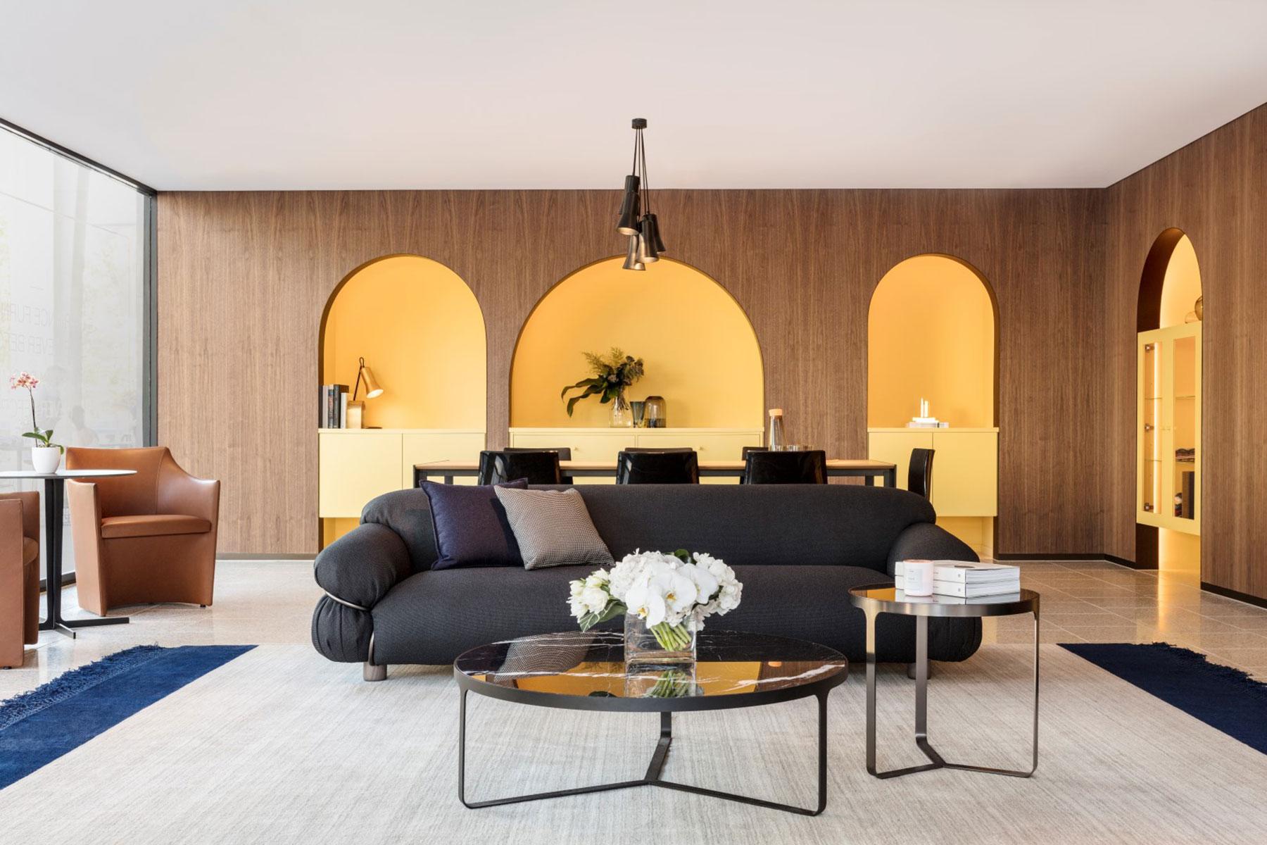 Maßgefertigtes Tacchini Sesann-Sofa, entworfen von Gianfranco Frattini  im Angebot 1