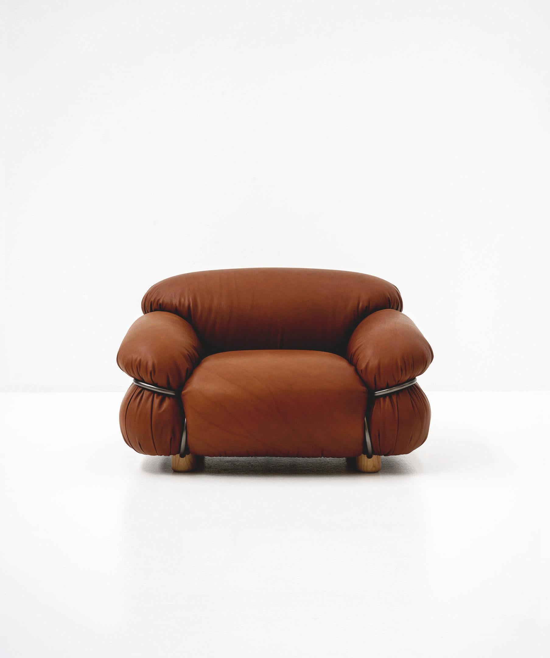 Leather Customizable Tacchini Sesann Sofa Designed by Gianfranco Frattini  For Sale