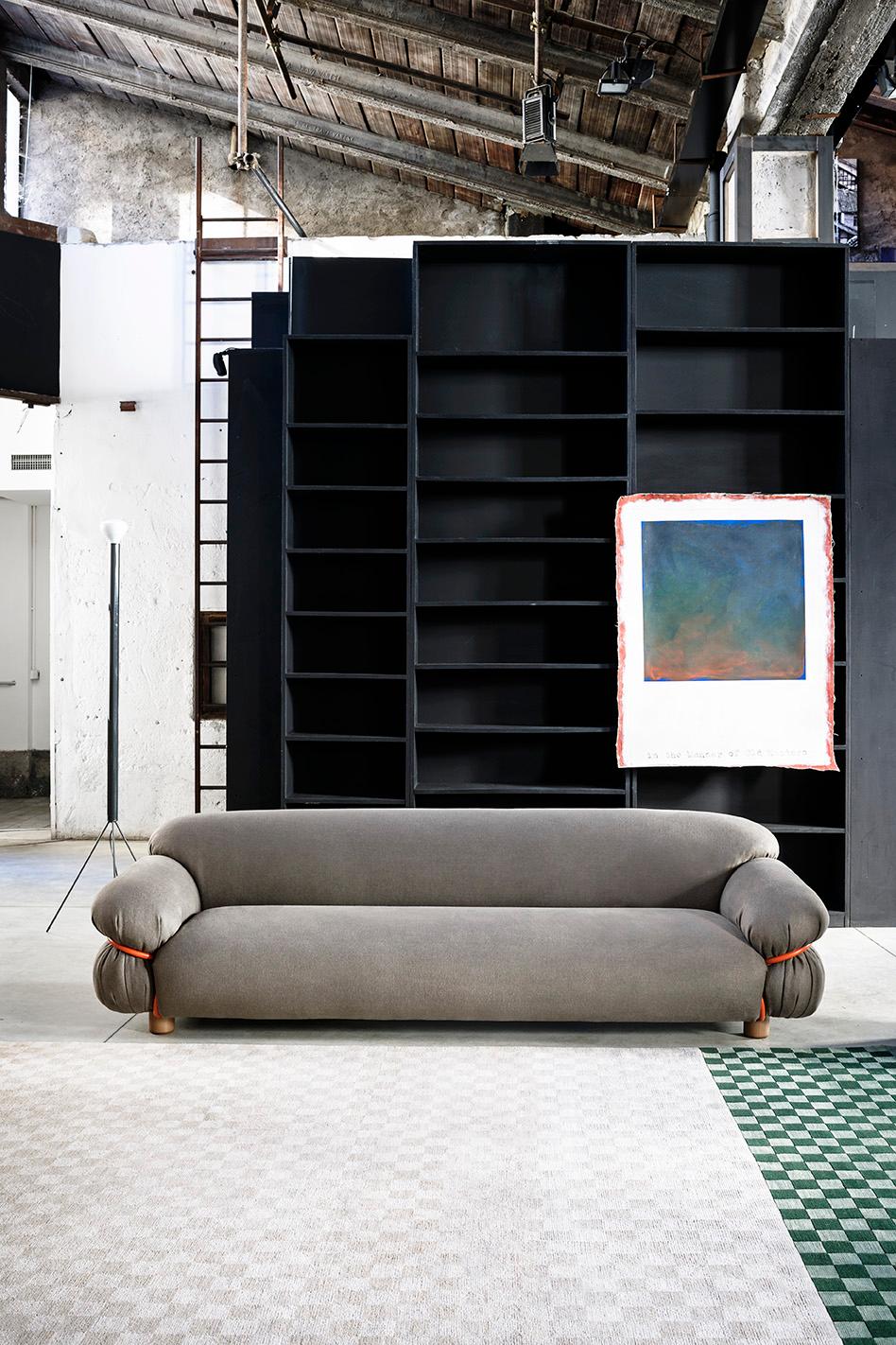 Tacchini Sesann Three-Seater Sofa in Orange Fabric by Gianfranco Frattini In New Condition In Brooklyn, NY