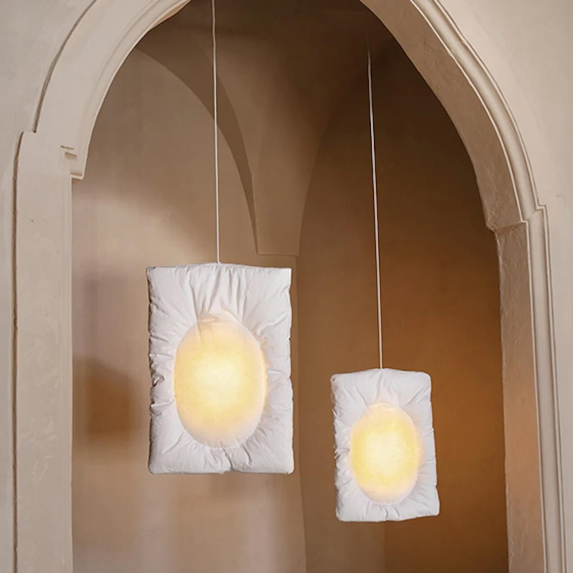Italiano Set di tre lampade a sospensione Tacchini Lunar di Faye Toogood in vendita