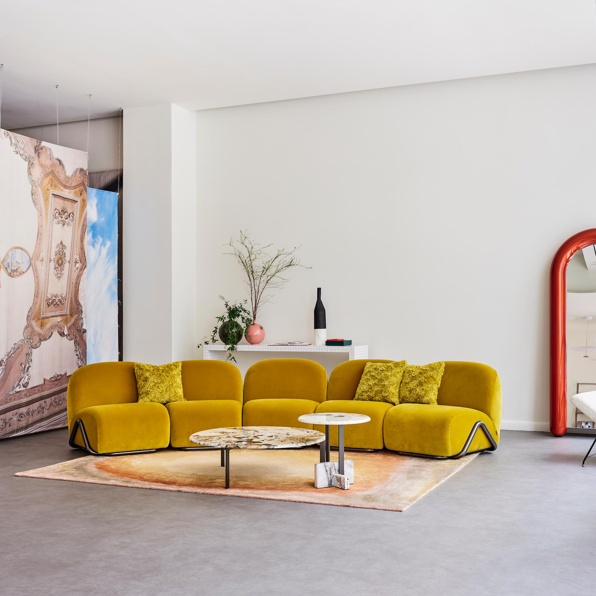 Ensemble de deux tables Joaquim.
1) diamètre de 100 cm
2) diamètre de 50 cm, 
La douceur du design des meubles brésiliens entre les années 40 et 60 dans l'architecture moderniste de Niemeyer, Costa, Vilanova Artigas et Bo Bardi est l'inspiration