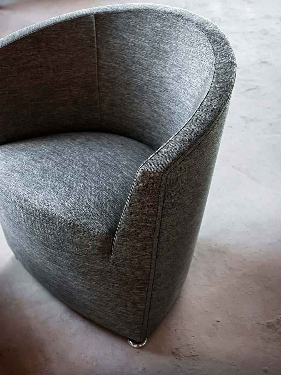 Ensemble de deux fauteuils Tacchini personnalisables Parentesi conçus par Pietro Arosio en vente 1