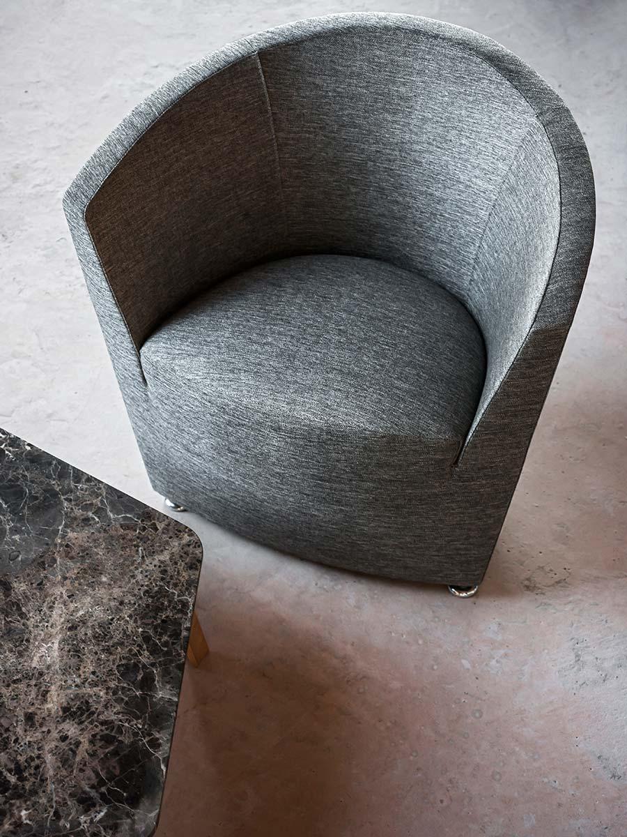 Ensemble de deux fauteuils Tacchini personnalisables Parentesi conçus par Pietro Arosio en vente 2