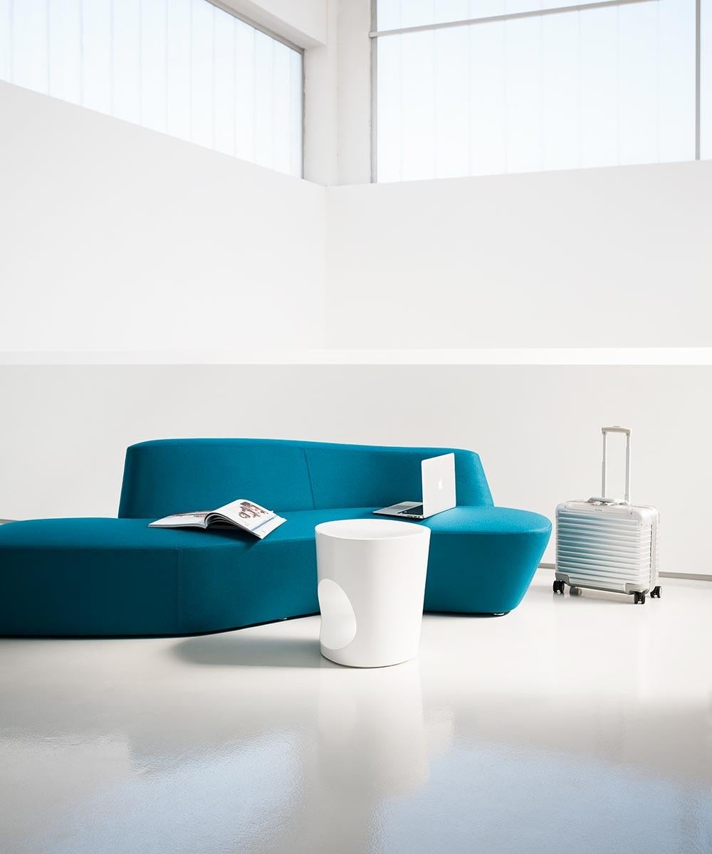 A matching side table completes the Polar system. Also designed by Pearson Lloyd and inspired by spectacular glacier formations, it features asymmetrical yet delicate lines, inherent to the poetry of the natural setting from which its shape derives.