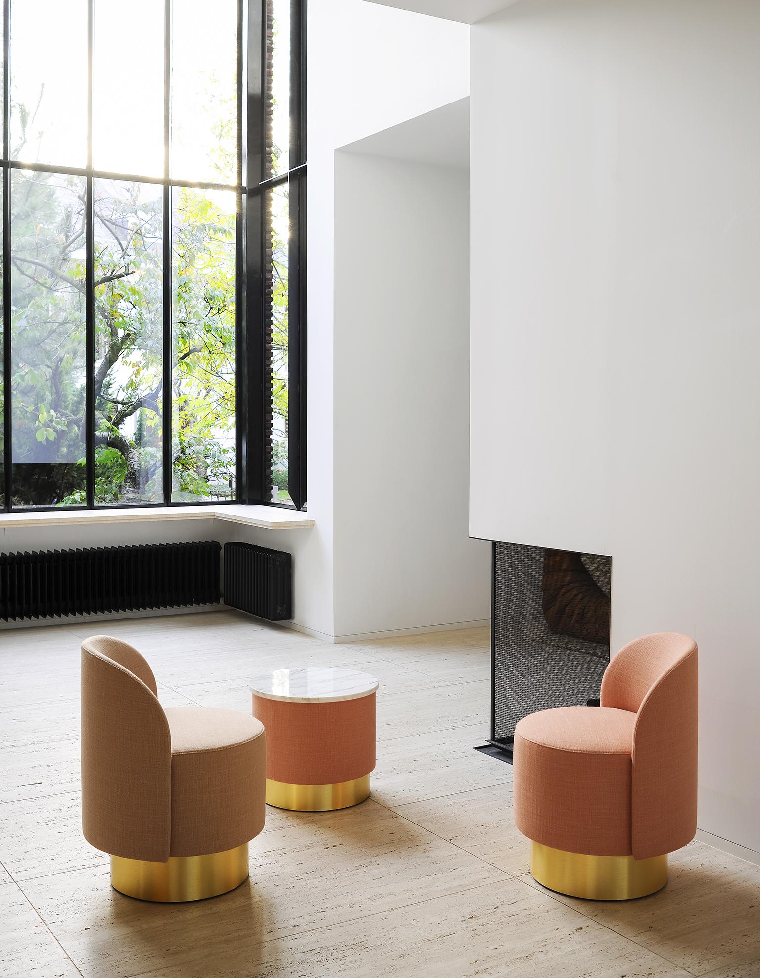 The new project with Studiopepe is a collaboration with designers Arianna Lelli Mami and Chiara Di Pinto, the creative minds behind the consultancy. Pastilles is a collection of small armchairs, ottomans and coffee tables, with soft and enveloping