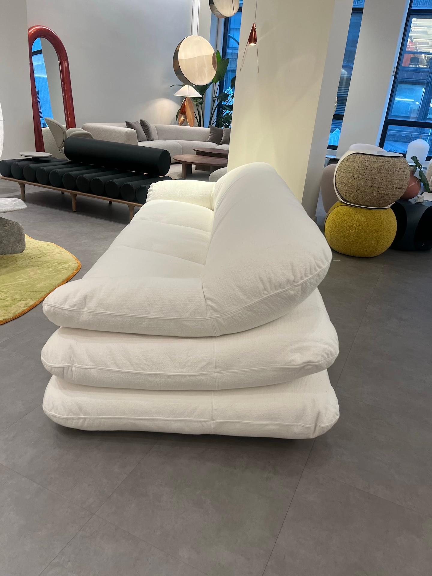 Canapé solaire Tacchini de Faye Toogood en stock Excellent état - En vente à New York, NY