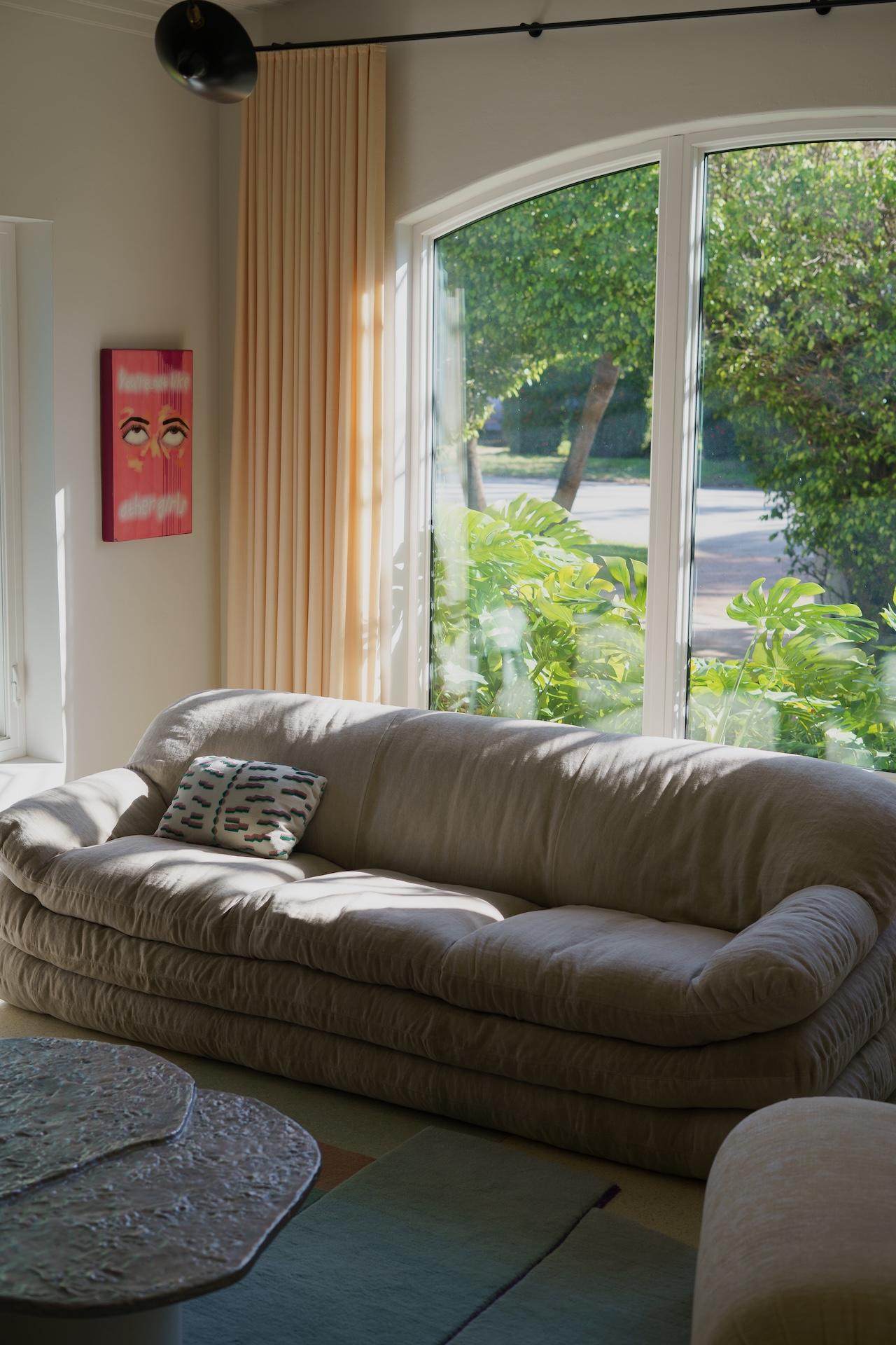 Tacchini Solar Sofa von Faye Toogood in STOCK im Zustand „Hervorragend“ im Angebot in New York, NY