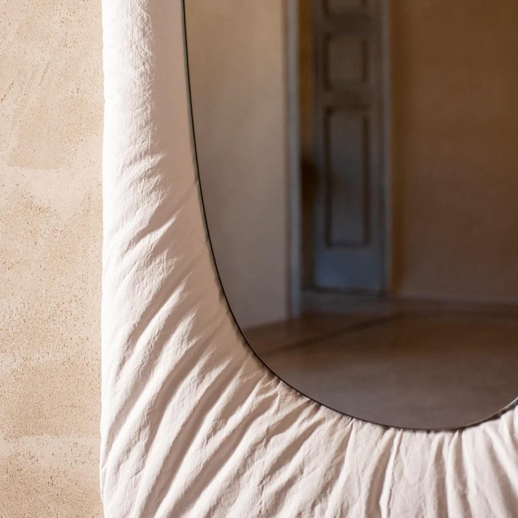 Wall mirror with wooden frame covered with natural and paper fibers.
One size.
Stellar has the appearance of a mirror buried in a cushion. Designed by Faye Toogood, Stellar reflects the materials and forms used throughout Cosmic – the studio’s