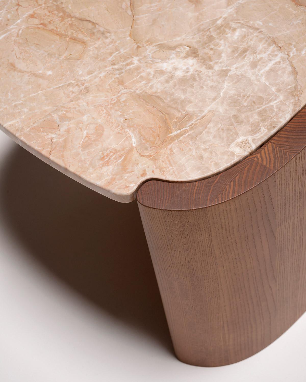 Tacchini Trampolino-Tisch aus Marmor und Holz, entworfen von Monica Frster im Angebot 1