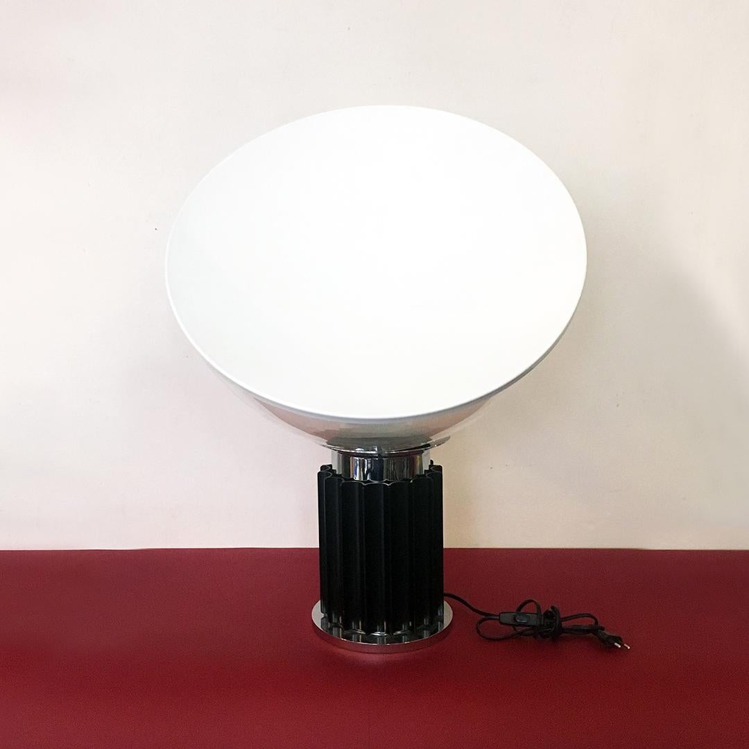 Taccia table lamp by the Castiglioni brothers and produced by Flos in 1962
Taccia table lamp, in black painted metal and steel, with blown glass diffuser.
Designed by the Castiglioni brothers and produced by Flos in 1962.
In mint