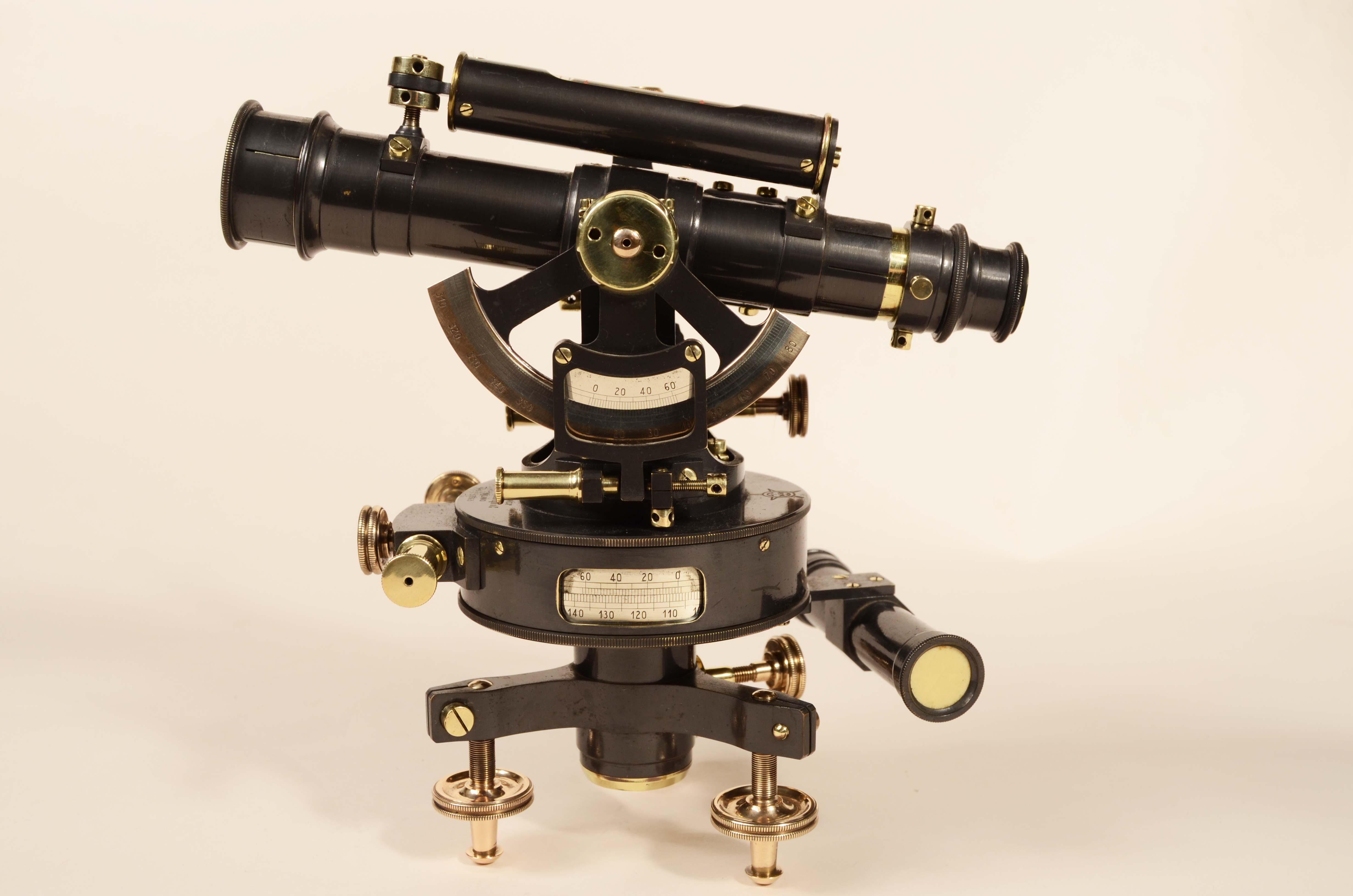 Tachéomètre modèle Soldati fin 19ème siècle signé La Filotecnica Milano en vente 3
