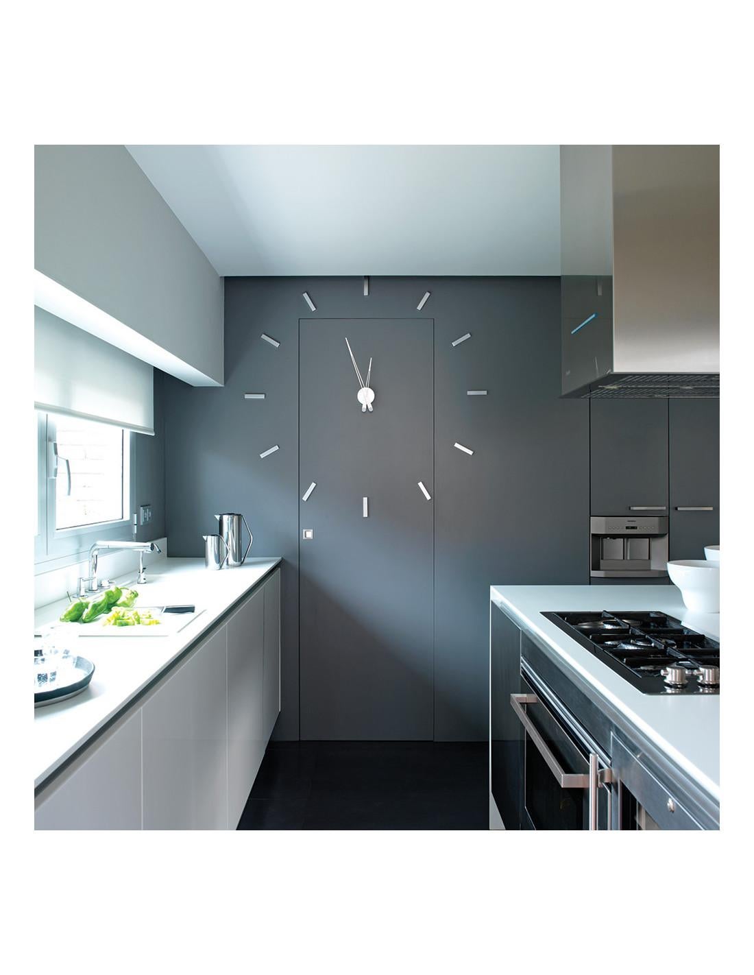 It is about having a wall clock that is integrated into the room as a prominent element of the decoration. Tacón 12 i wall clock Bring uniqueness and added value to your home office or business . 
Tacón 12 i wall clock: Chrome and Steel
Each clock