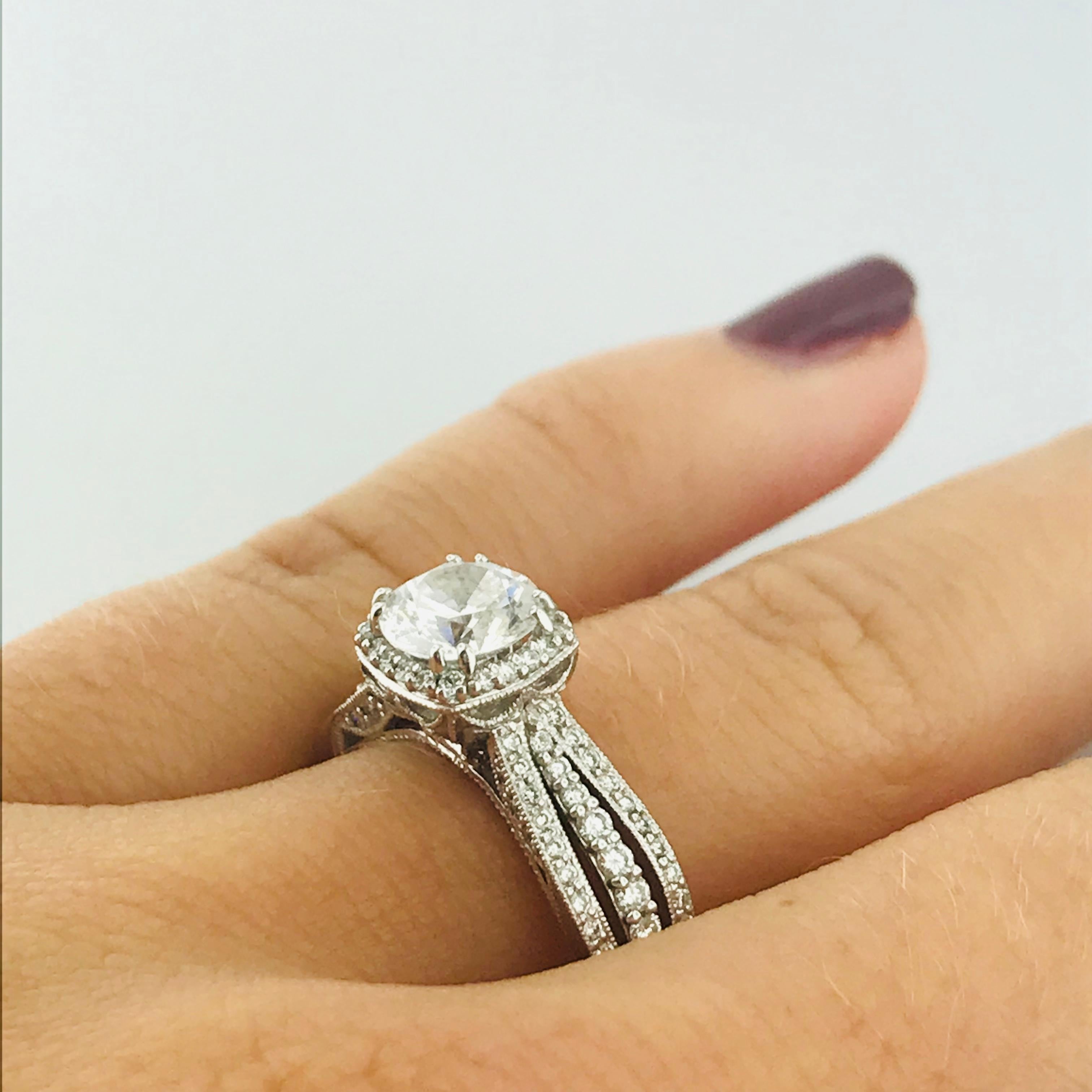 1 carat round halo engagement ring
