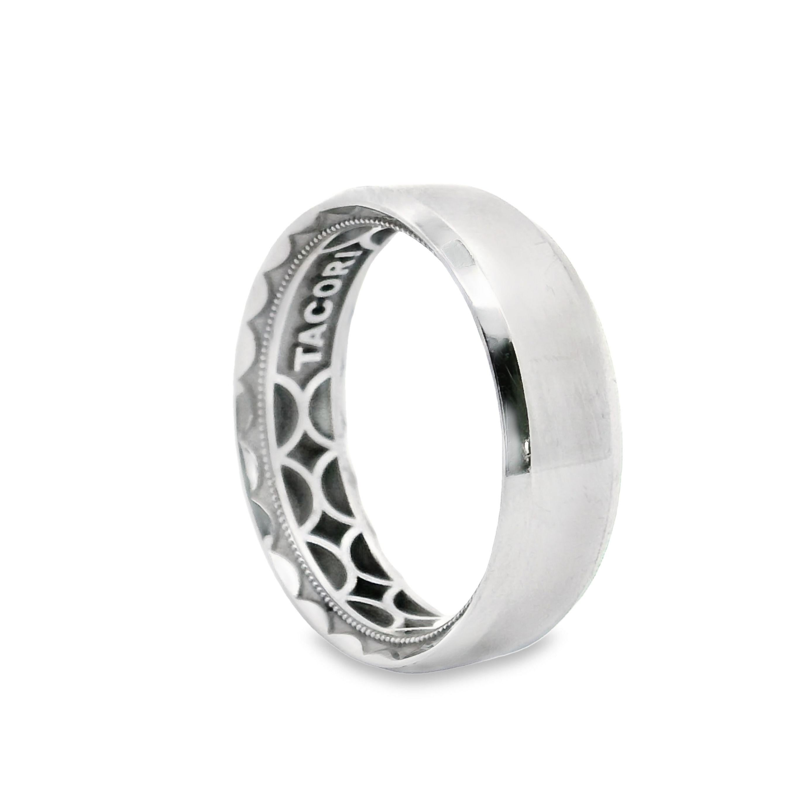 Tacori 107-7W Men's Wedding Band in 18K White Gold, High Polish and 7mm Width en Nuevo estado para la venta en Old Tappan, NJ