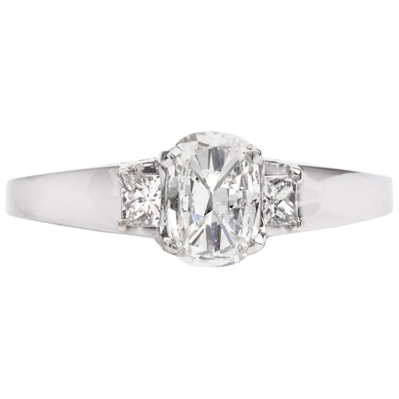 Tacori Verlobungsring mit 3 Steinen, 1,13 Karat GIA Kissenschliff Diamant Platin im Angebot