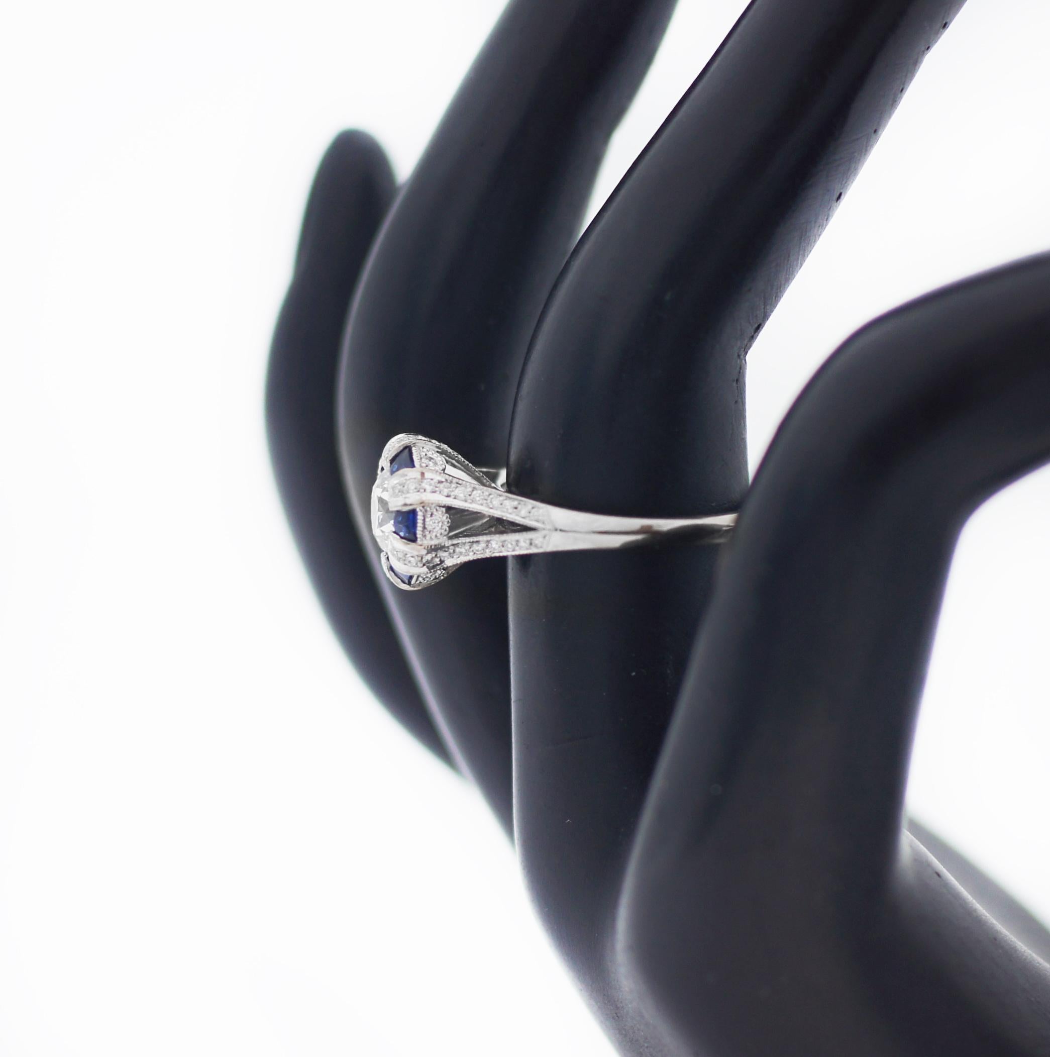 Tacori 18K Gold Simply Tacori Sapphire Diamond Halo Engagement Ring In Good Condition For Sale In San Fernando, CA