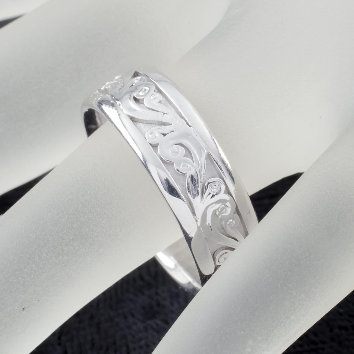 Women's or Men's Tacori 18 Karat White Gold Polished Milgrain Floral Scroll Wedding Band